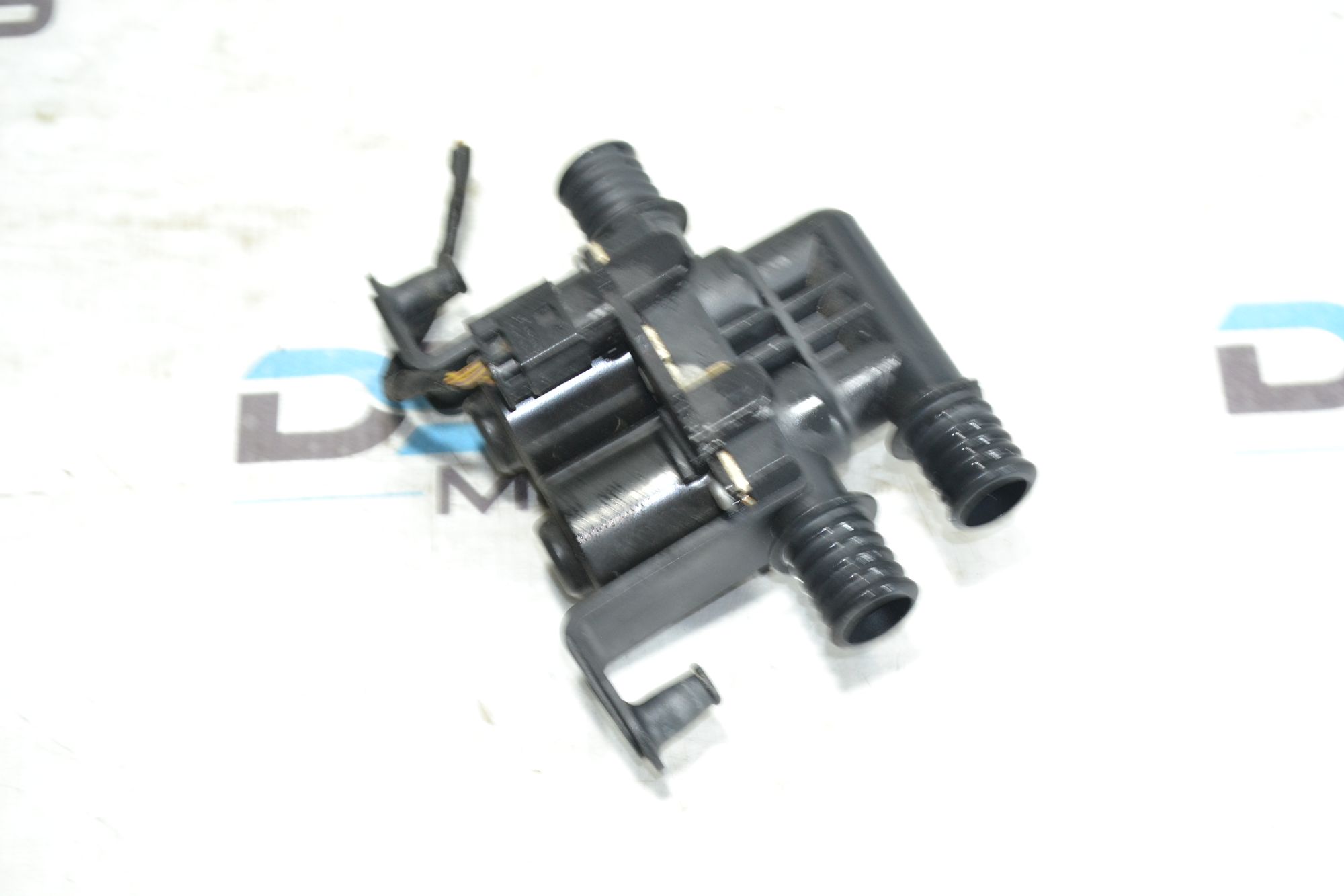 https://ycs.partsauto.market/partsauto-images/thmbs/userImages/b7628e092085f1f91467af1afb6e7630/part/ec2f12bf-9db2-494f-ab71-ff1ead02bbcc_1780488748513.jpg