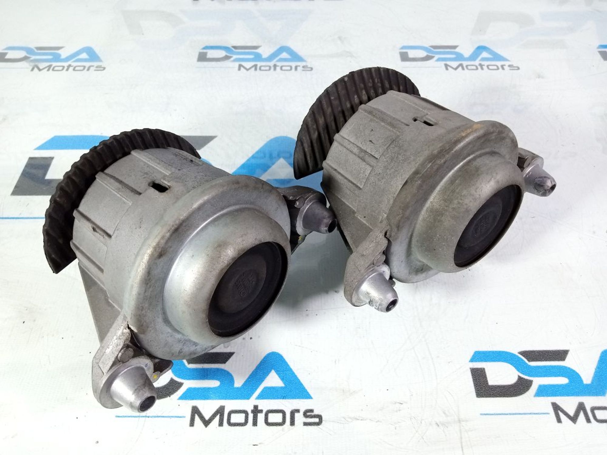 https://ycs.partsauto.market/partsauto-images/thmbs/userImages/b7628e092085f1f91467af1afb6e7630/part/ec39ebd7-e6a6-4e2f-8941-7c36d09b644a_1740822758244.jpg