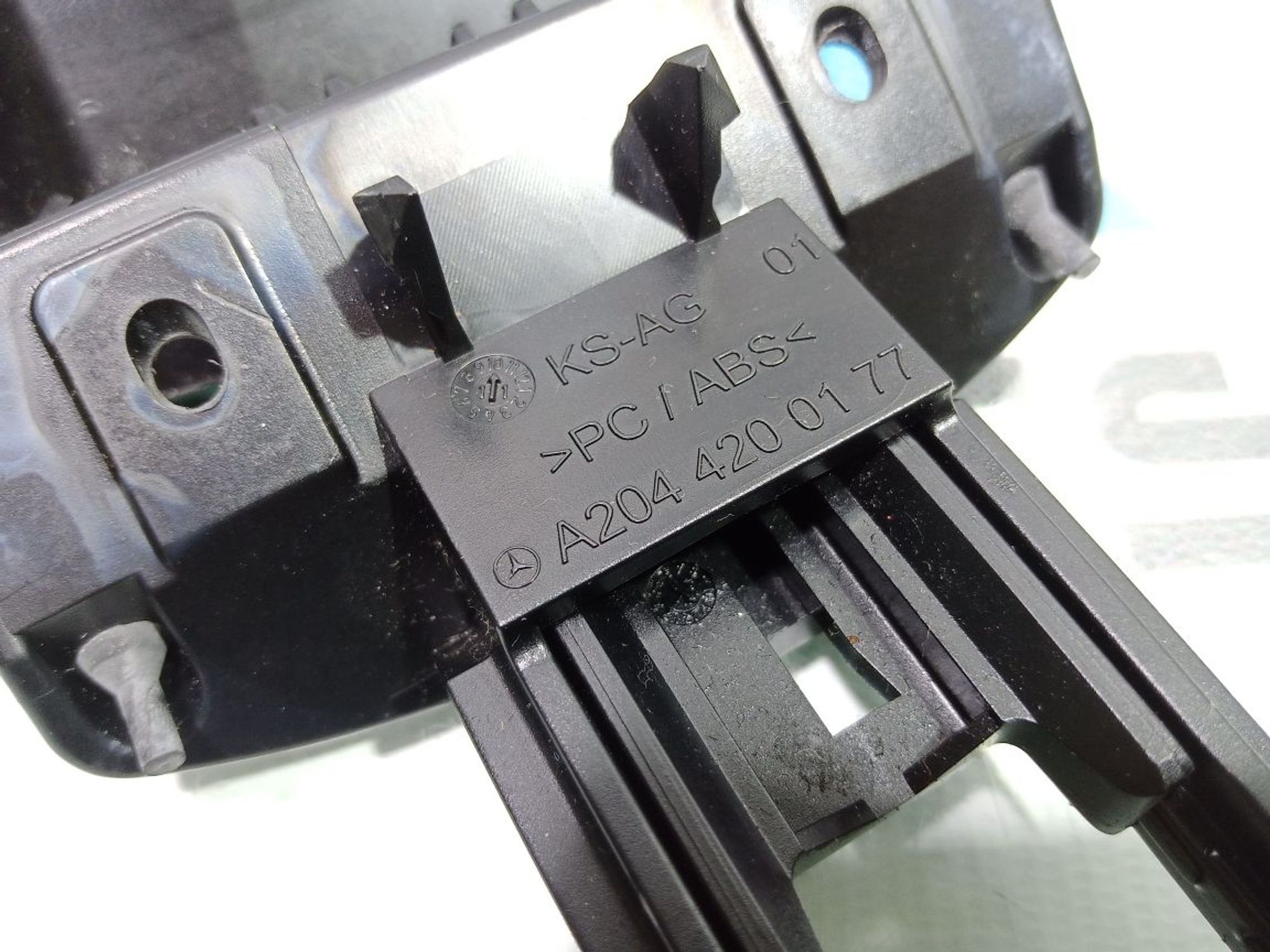 https://ycs.partsauto.market/partsauto-images/thmbs/userImages/b7628e092085f1f91467af1afb6e7630/part/ed7f7ce8-beae-4429-9432-1fcd0ab4a071_1748162699265.jpg