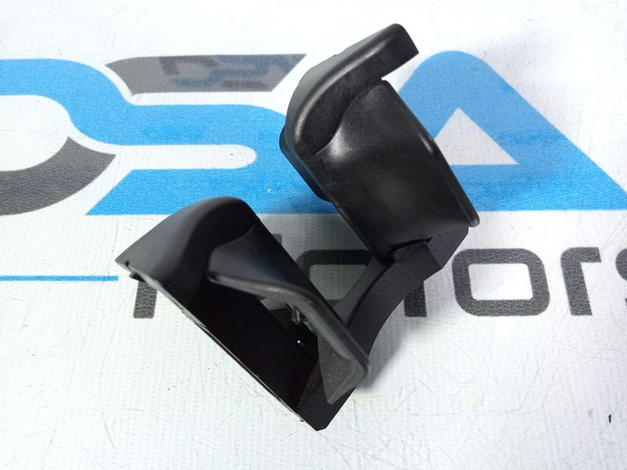 https://ycs.partsauto.market/partsauto-images/thmbs/userImages/b7628e092085f1f91467af1afb6e7630/part/ef972032-5c1c-4dbd-a2fe-7b52361df832_1746001828628.jpg