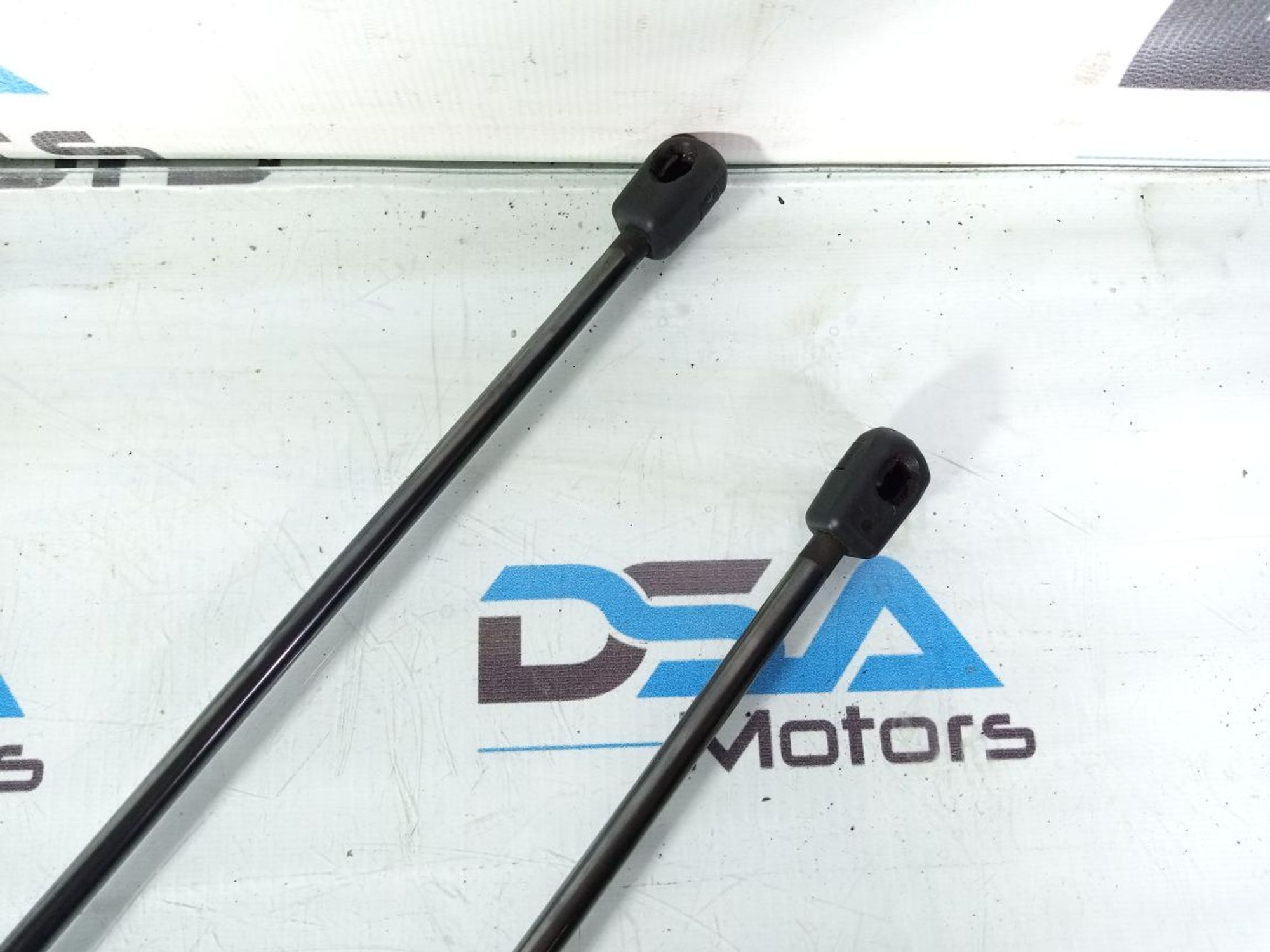 https://ycs.partsauto.market/partsauto-images/thmbs/userImages/b7628e092085f1f91467af1afb6e7630/part/f28229be-1f9c-45fe-8ae9-5e47c7736be5_1737009416300.jpg