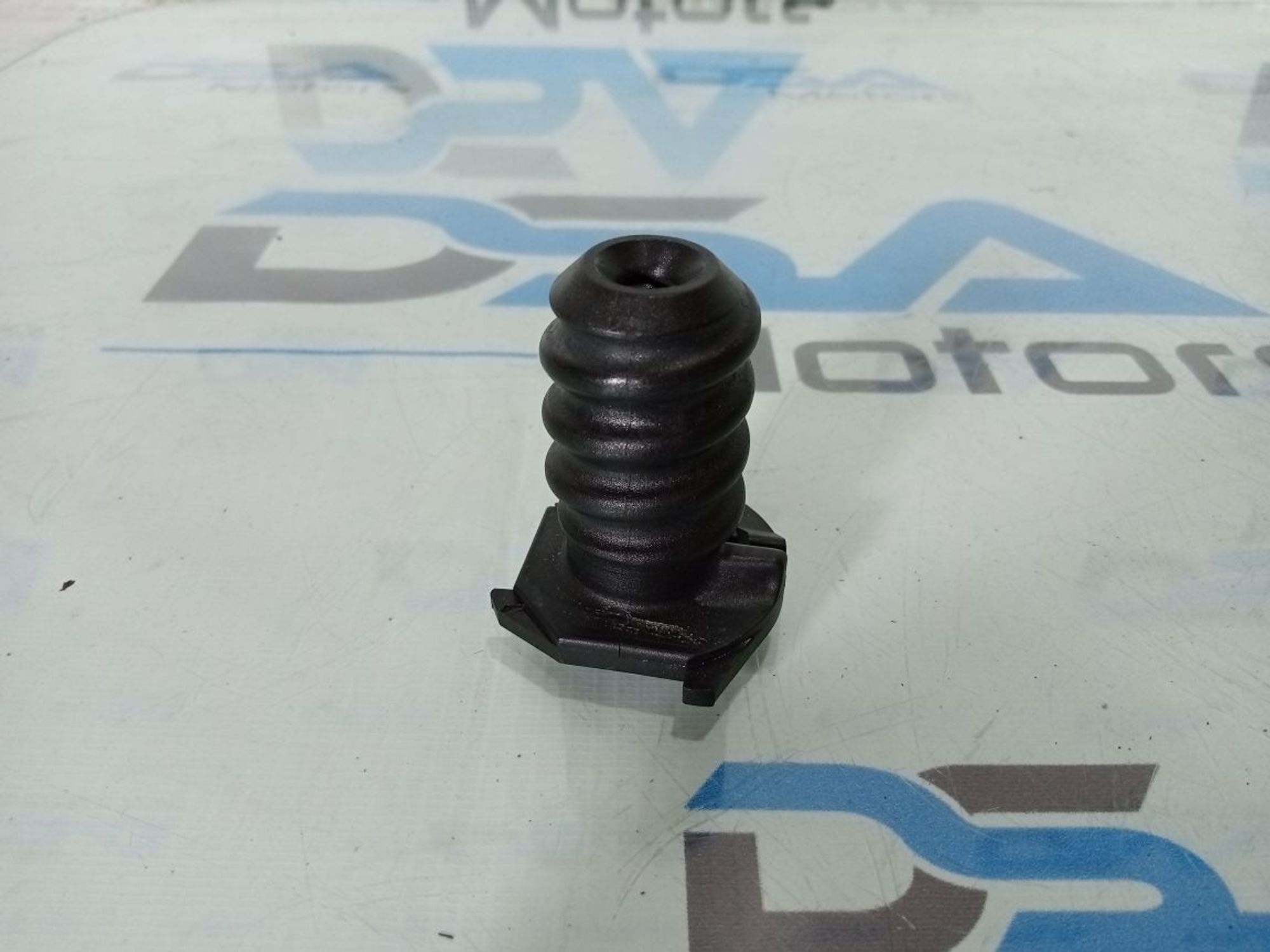 https://ycs.partsauto.market/partsauto-images/thmbs/userImages/b7628e092085f1f91467af1afb6e7630/part/f2f0f7ef-9870-4b00-9eff-5a58cbb95ccb_1730908165291.jpg