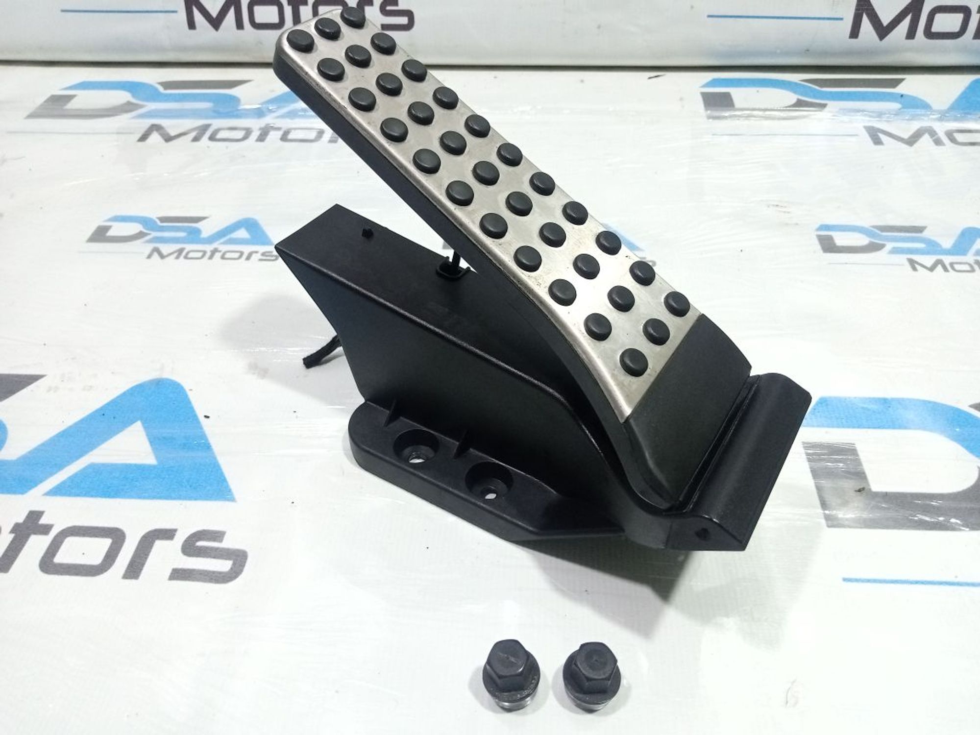 https://ycs.partsauto.market/partsauto-images/thmbs/userImages/b7628e092085f1f91467af1afb6e7630/part/f33b15a0-2fd3-44ae-b2dd-cdfda36fb5a0_1749581410871.jpg