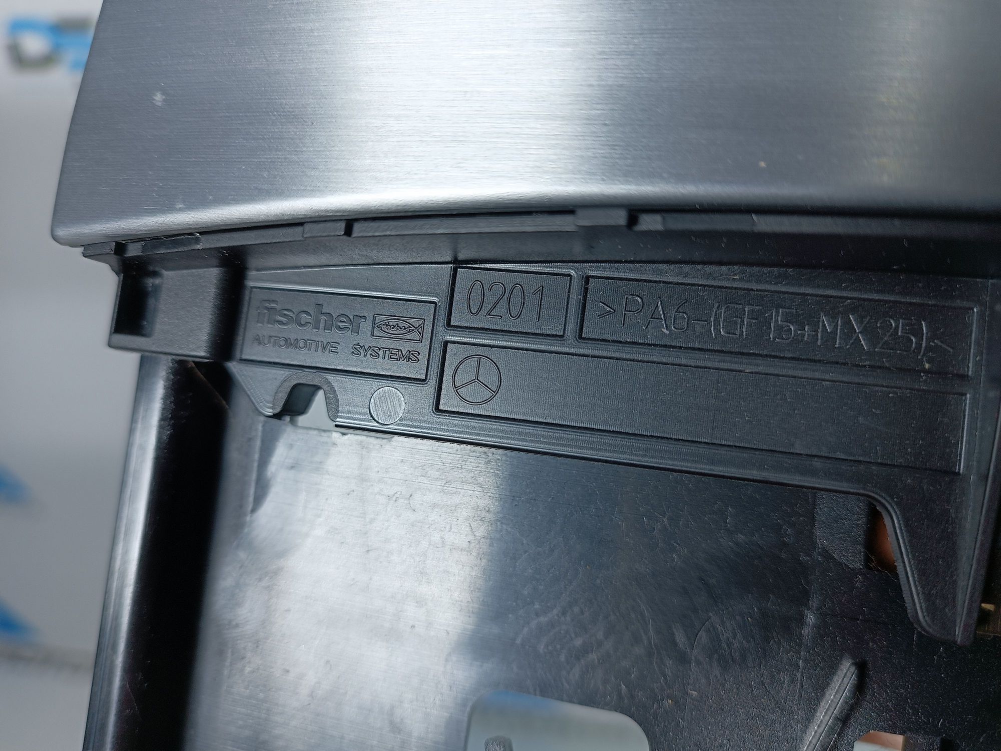 https://ycs.partsauto.market/partsauto-images/thmbs/userImages/b7628e092085f1f91467af1afb6e7630/part/f54b7961-f0a5-4cc1-8253-c14a98533f4a_1700640795227.jpg