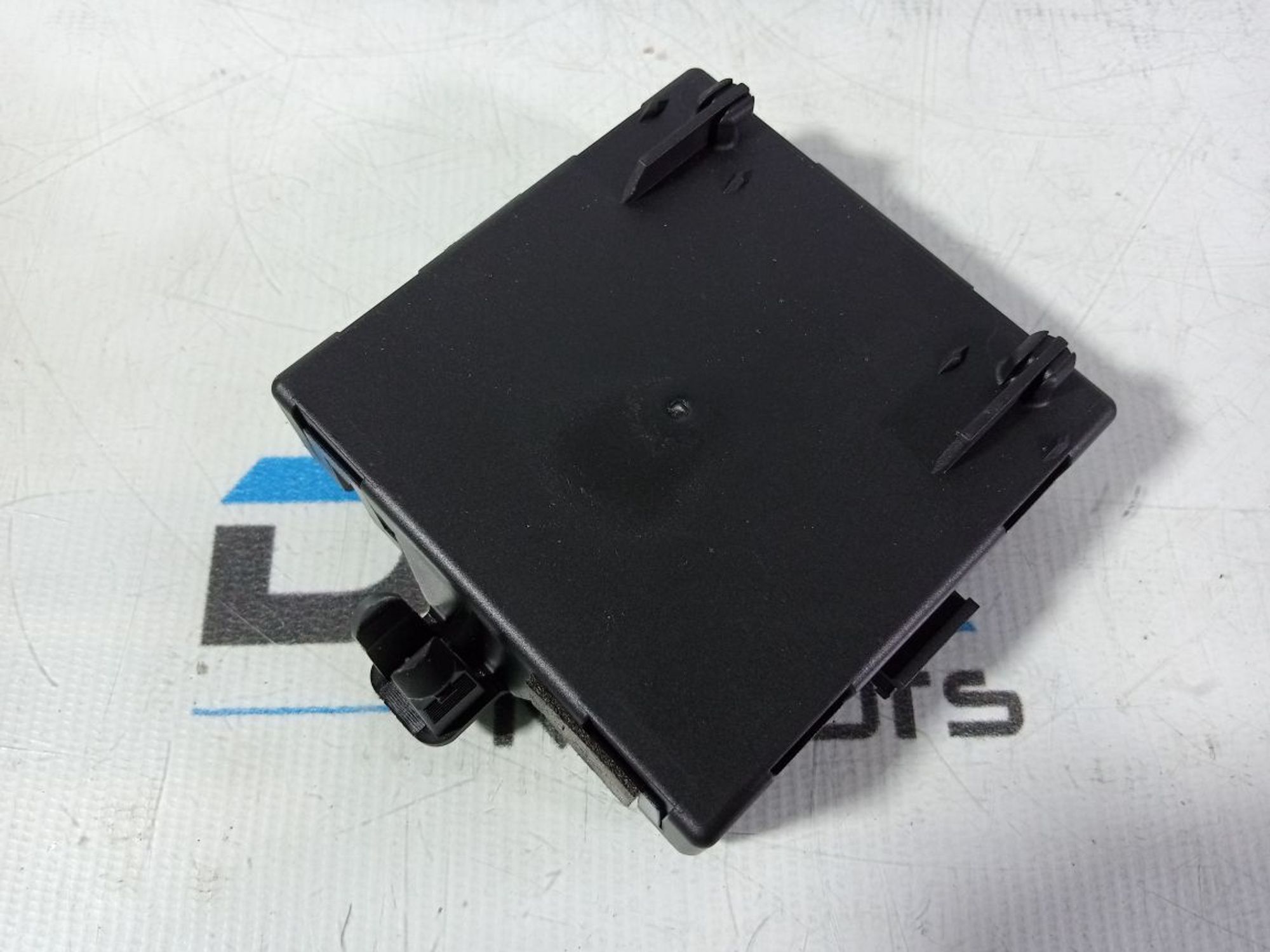 https://ycs.partsauto.market/partsauto-images/thmbs/userImages/b7628e092085f1f91467af1afb6e7630/part/f5f03332-e18e-4aa9-9050-c1b48b74dcc4_1742646686213.jpg
