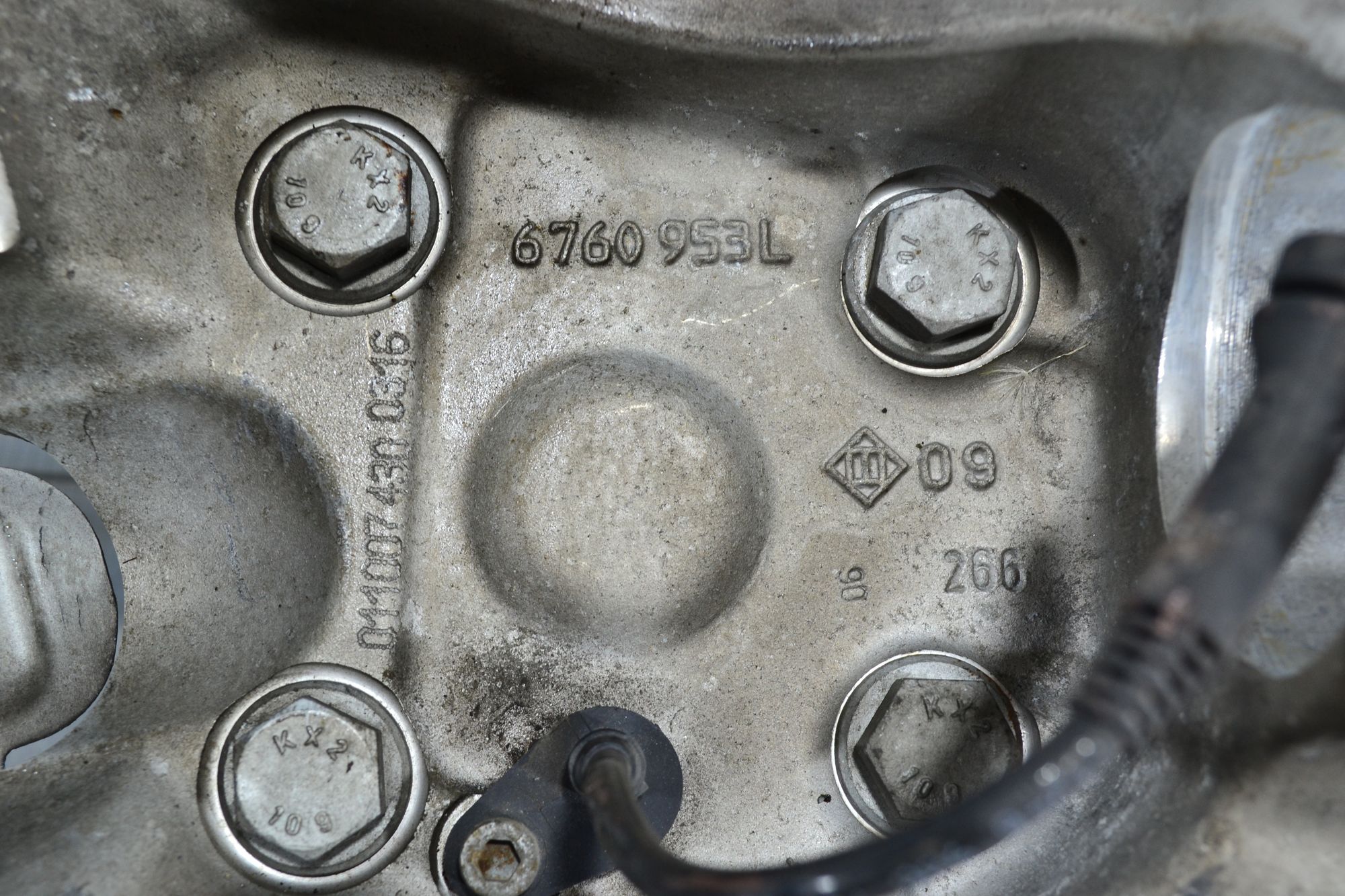 https://ycs.partsauto.market/partsauto-images/thmbs/userImages/b7628e092085f1f91467af1afb6e7630/part/f8b2d5b0-6ae4-4183-b64d-429aa4f2c614_1779106002010.jpg