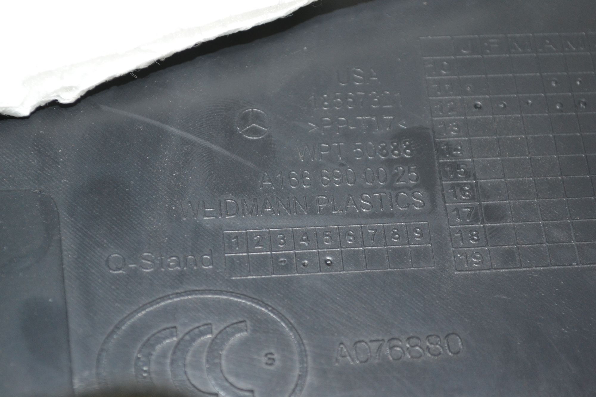 Обшивка стоек центральных оригинал Mercedes W166 из Японии, 1900 рублей, Кореновск