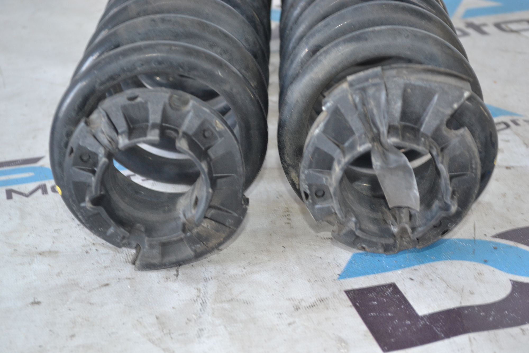 https://ycs.partsauto.market/partsauto-images/thmbs/userImages/b7628e092085f1f91467af1afb6e7630/part/f96a8532-7f59-4fa7-859f-69c59cb58b53_1785152658980.jpg