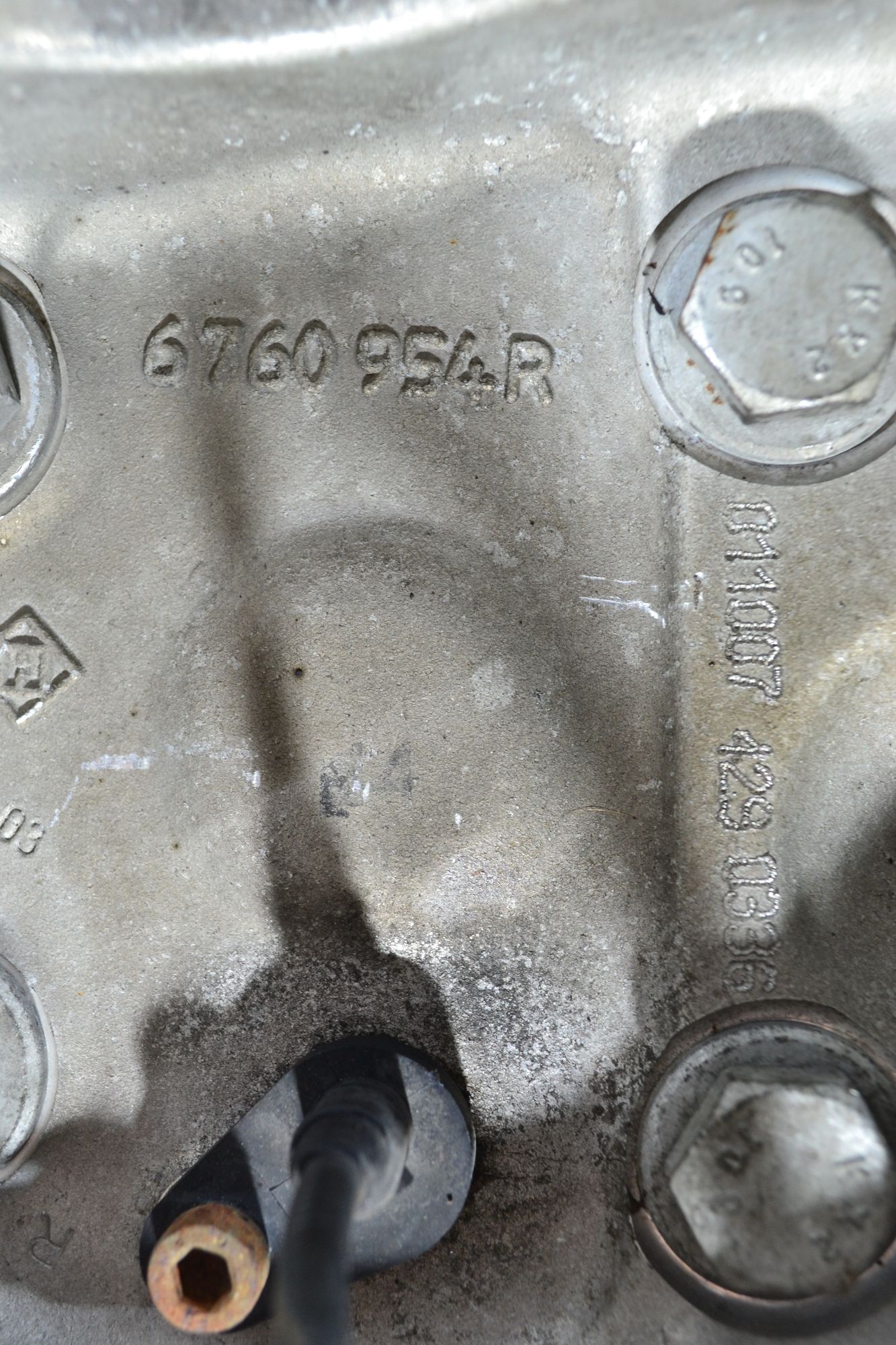 https://ycs.partsauto.market/partsauto-images/thmbs/userImages/b7628e092085f1f91467af1afb6e7630/part/fa20946f-935c-4da2-a1e6-099f757224c8_1779106001282.jpg
