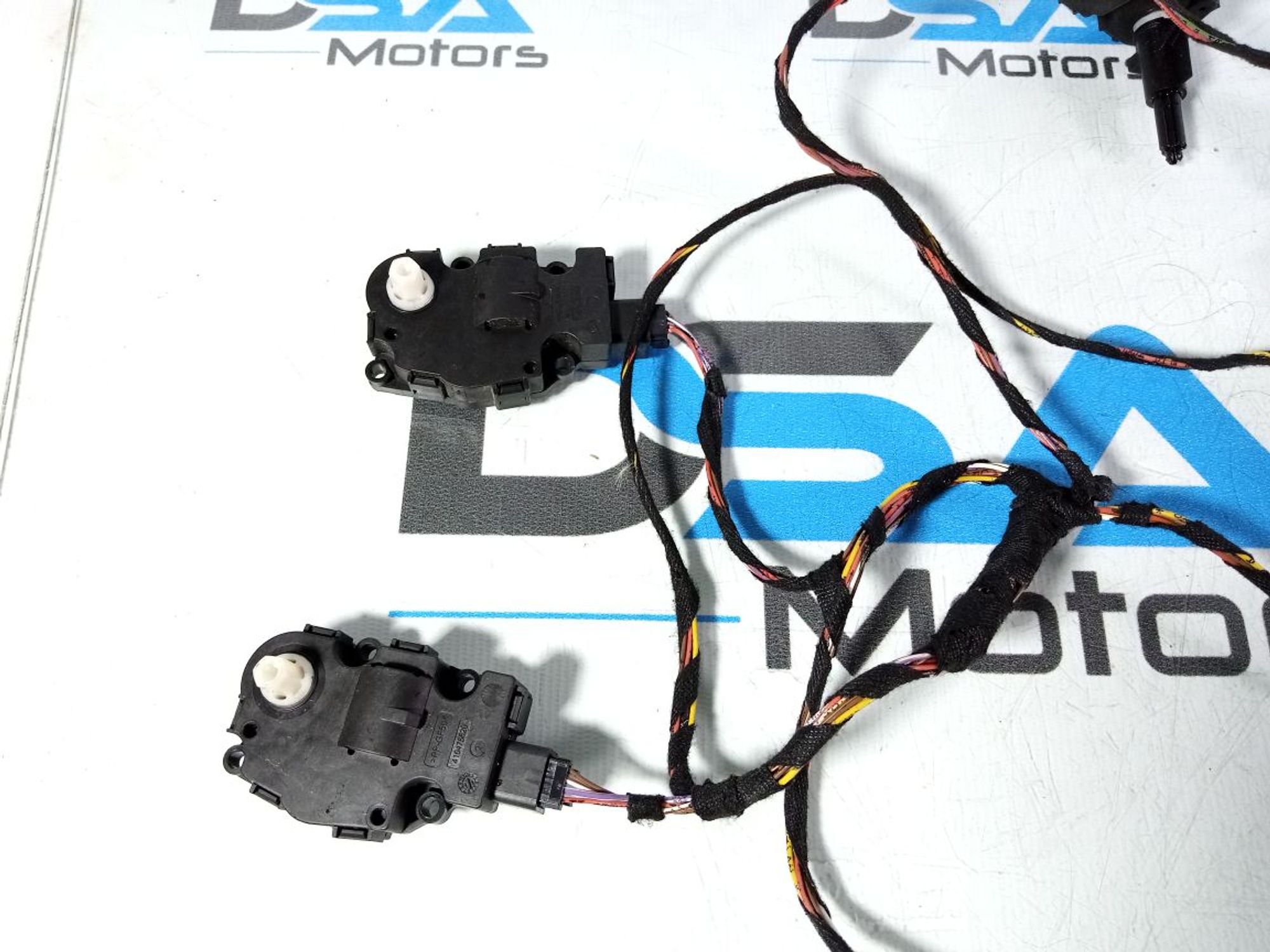 https://ycs.partsauto.market/partsauto-images/thmbs/userImages/b7628e092085f1f91467af1afb6e7630/part/fb261cdc-e919-4bd2-9faf-92afb4e49a88_1747024236609.jpg