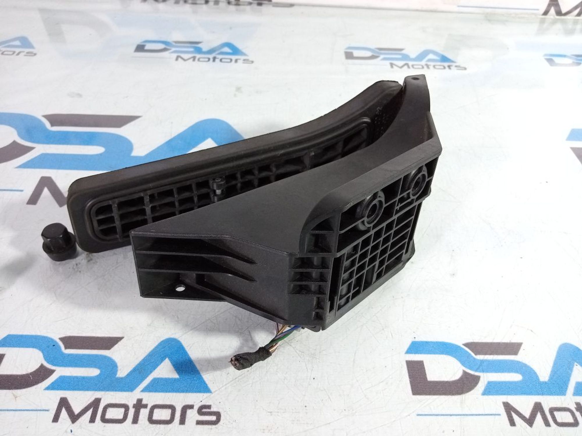 https://ycs.partsauto.market/partsauto-images/thmbs/userImages/b7628e092085f1f91467af1afb6e7630/part/fe7b4d44-0876-4f89-b5a8-93c37b90271b_1736500204143.jpg