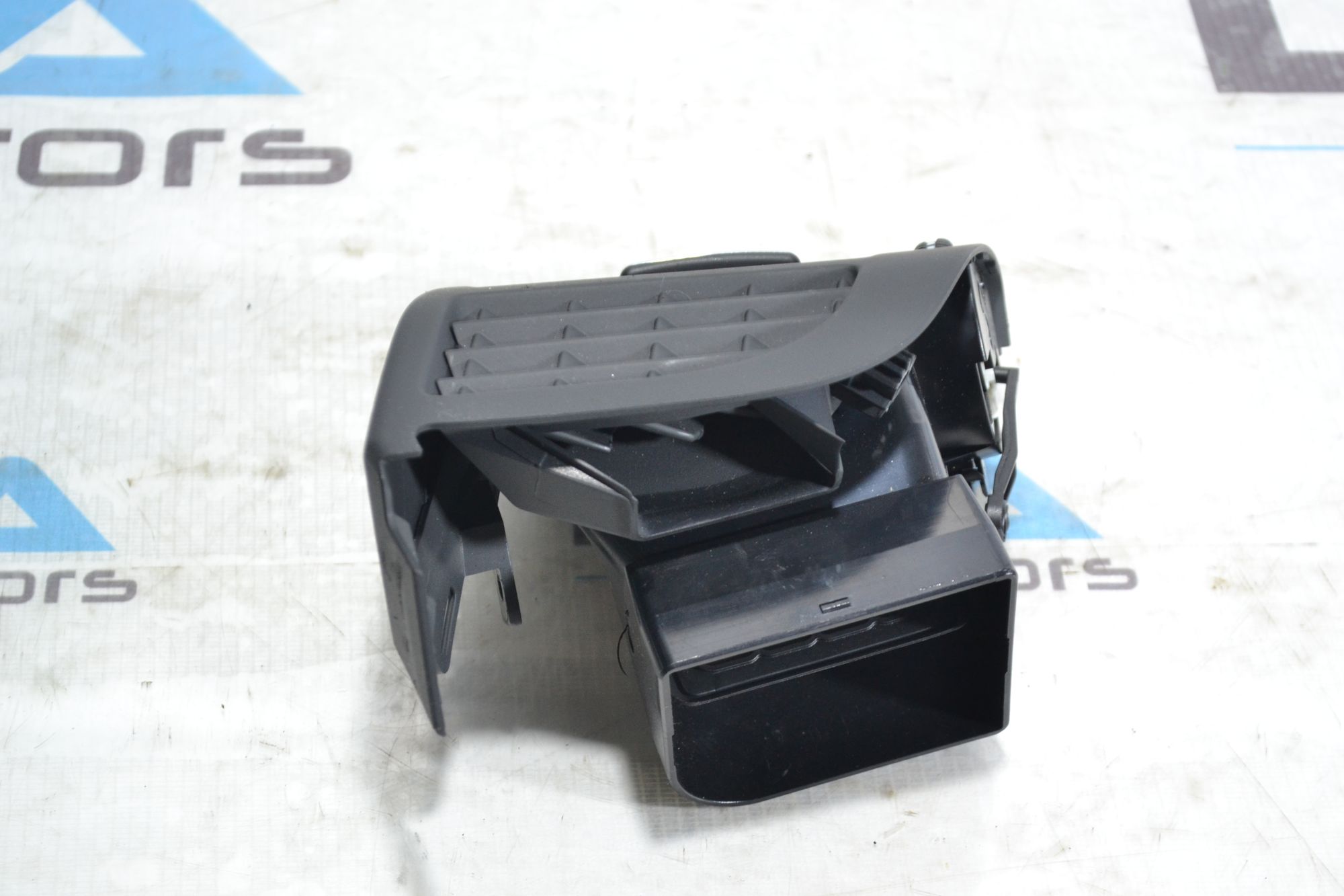 https://ycs.partsauto.market/partsauto-images/thmbs/userImages/b7628e092085f1f91467af1afb6e7630/part/ff869628-1bcd-4ba1-9f9b-488221ee968f_1780576262333.jpg