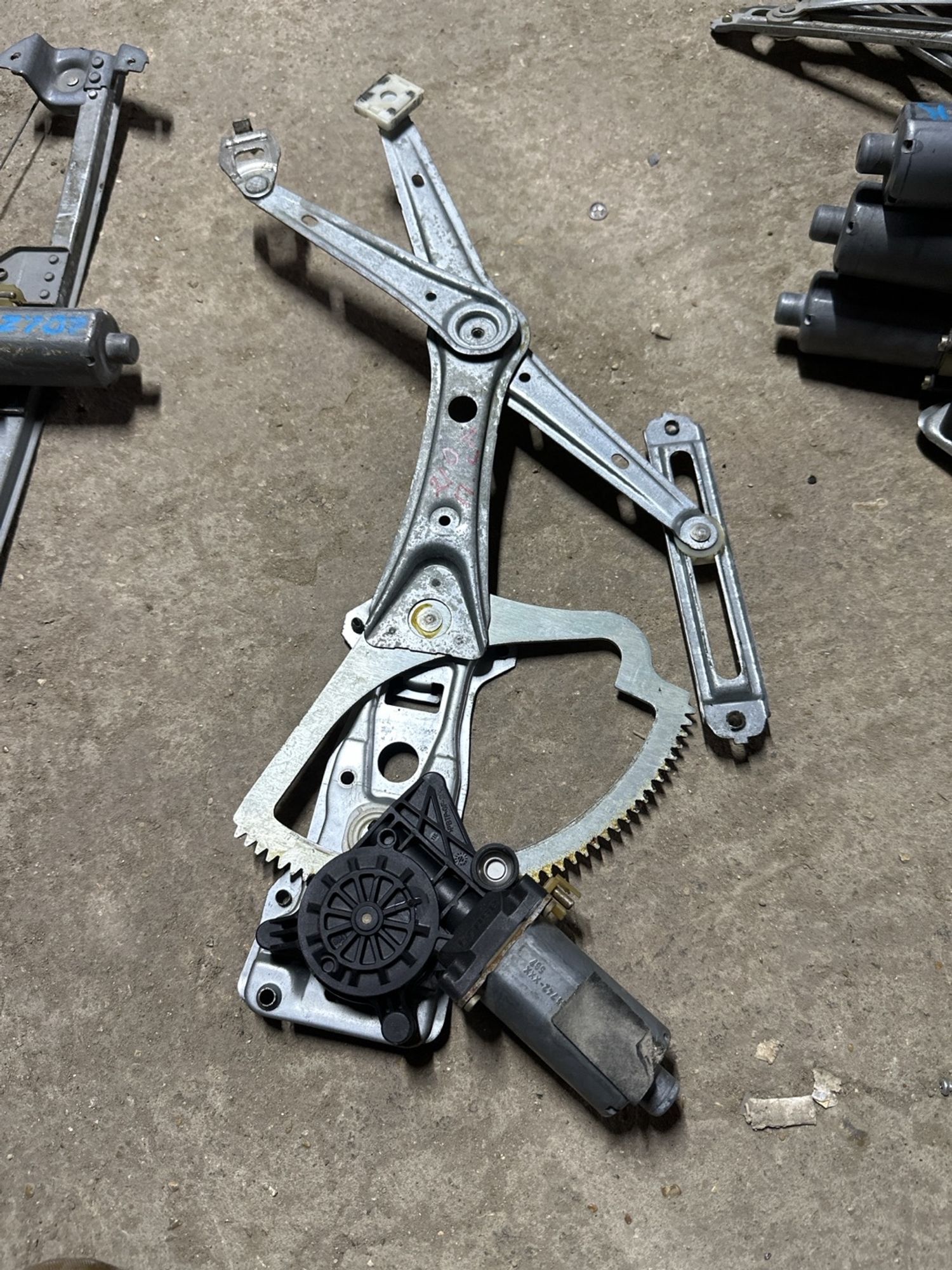 https://ycs.partsauto.market/partsauto-images/thmbs/userImages/c566b97a16b148191013c3a1016369ae/part/323eb53b-30e4-4552-888b-ac0902803090_1742381284771.jpg