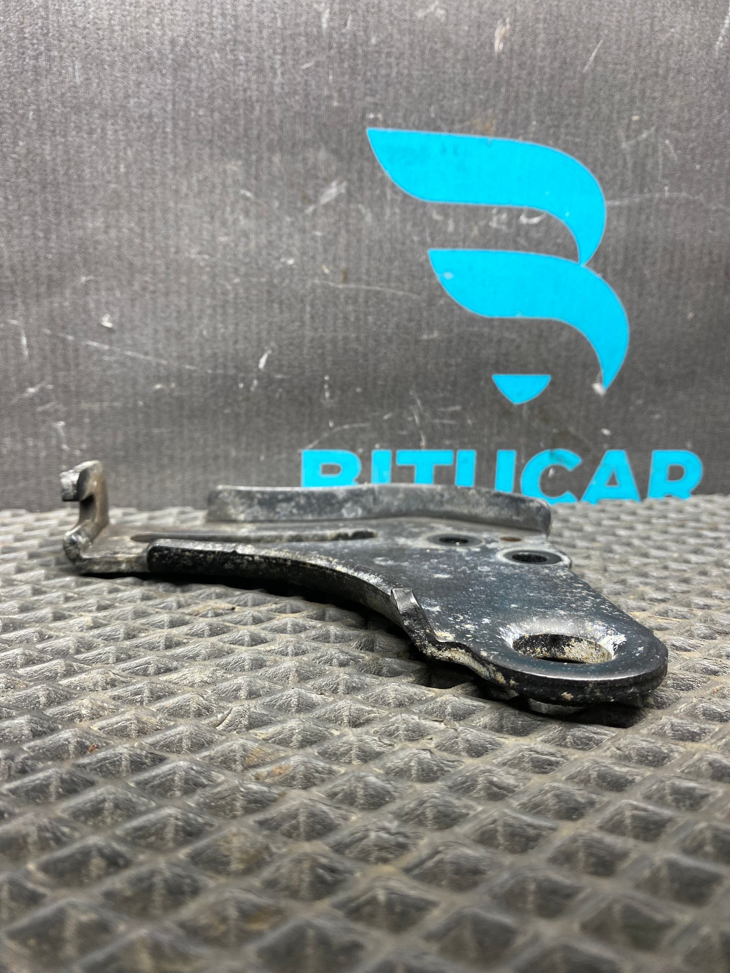 https://ycs.partsauto.market/partsauto-images/thmbs/userImages/c8f07ba63eb5b2f0f6006ea854bf8f7d/part/01189f50-2ca2-4ae8-af29-3b9d07b33bae_1777120960220.jpg