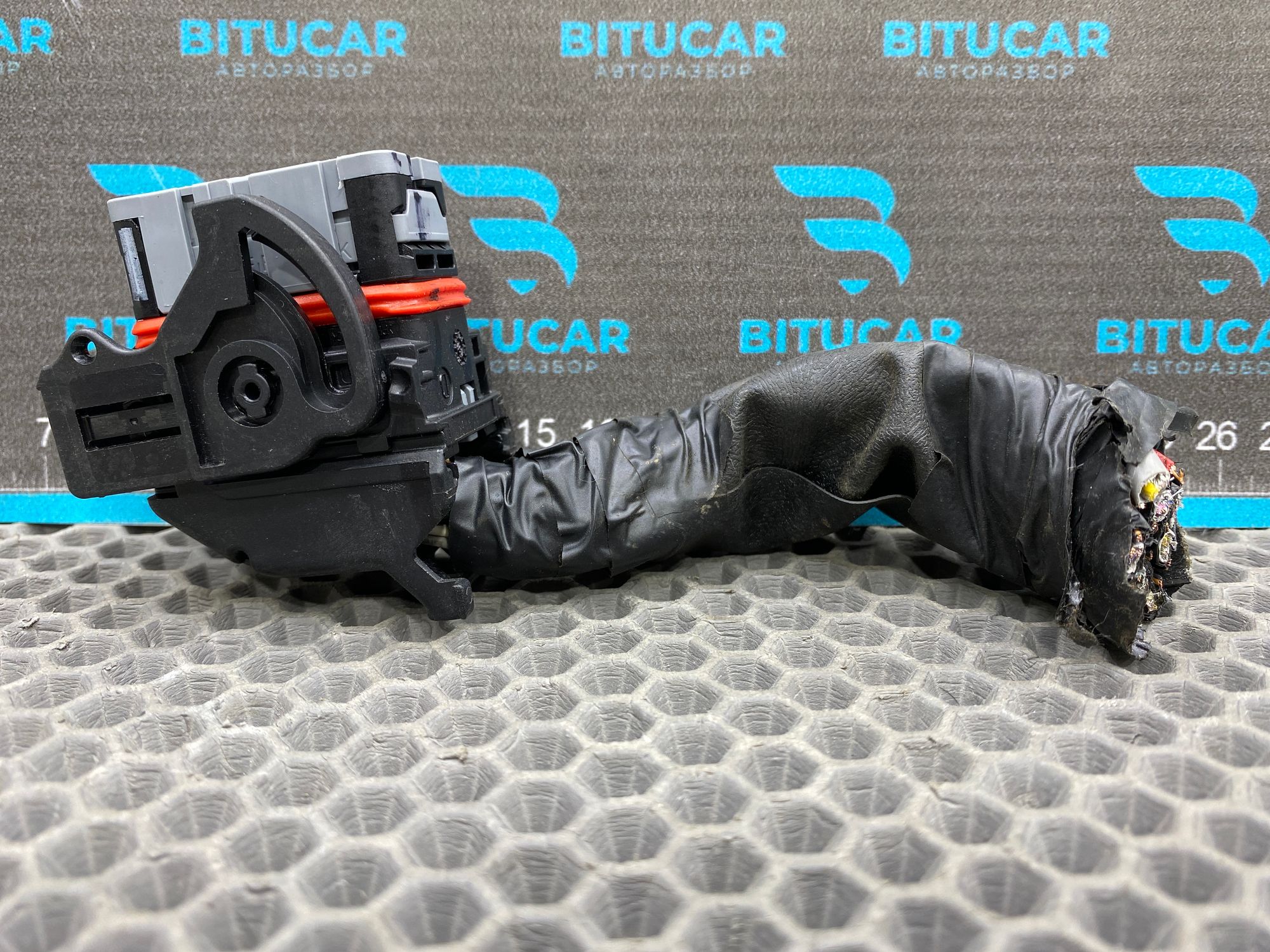 https://ycs.partsauto.market/partsauto-images/thmbs/userImages/c8f07ba63eb5b2f0f6006ea854bf8f7d/part/0193bccd-1214-4d8d-b8e4-c8a4e4105d47_1777807176944.jpg