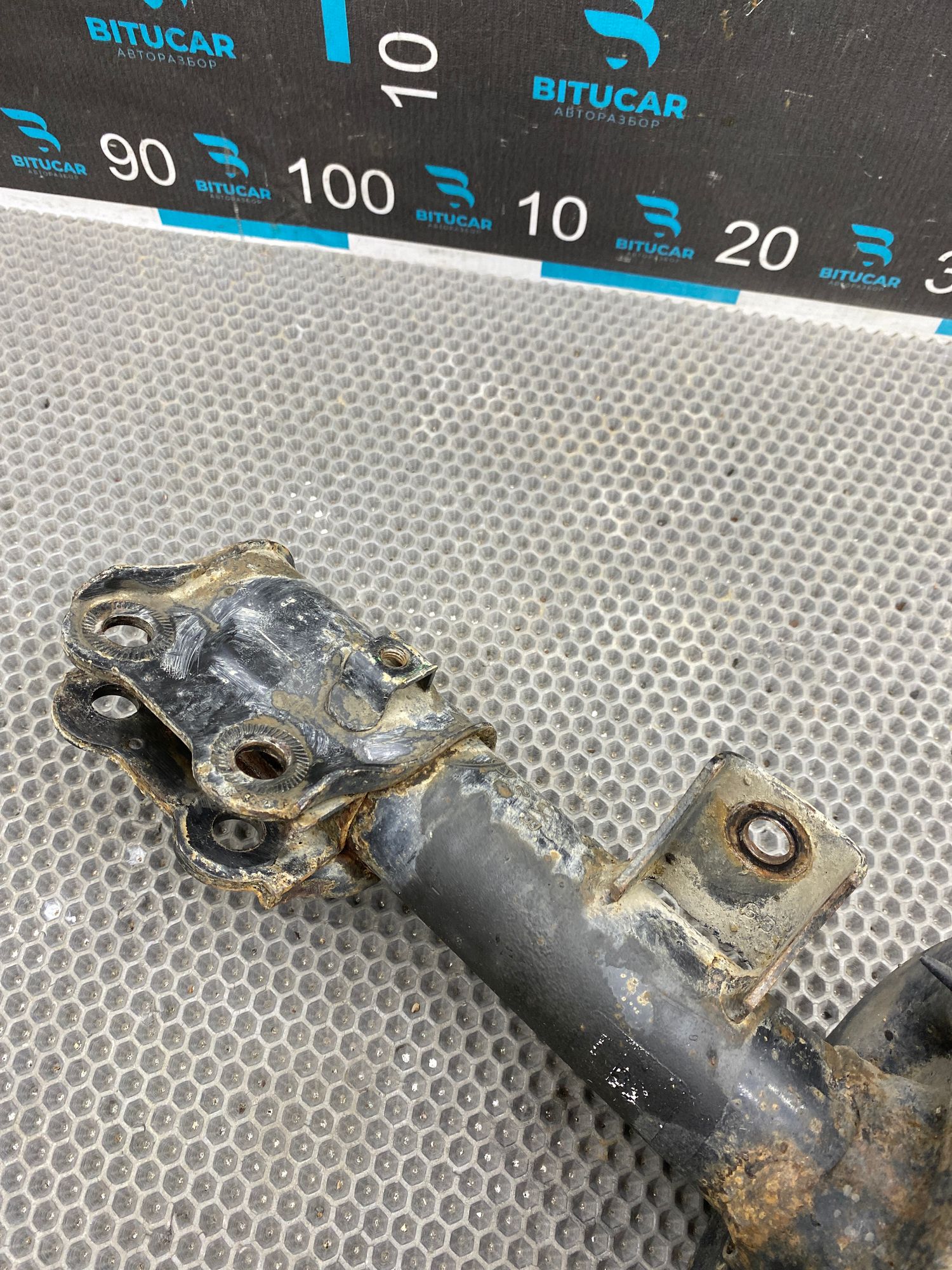 https://ycs.partsauto.market/partsauto-images/thmbs/userImages/c8f07ba63eb5b2f0f6006ea854bf8f7d/part/01cf8a32-a38e-44c9-a4f7-43bc52677d58_1777299249435.jpg