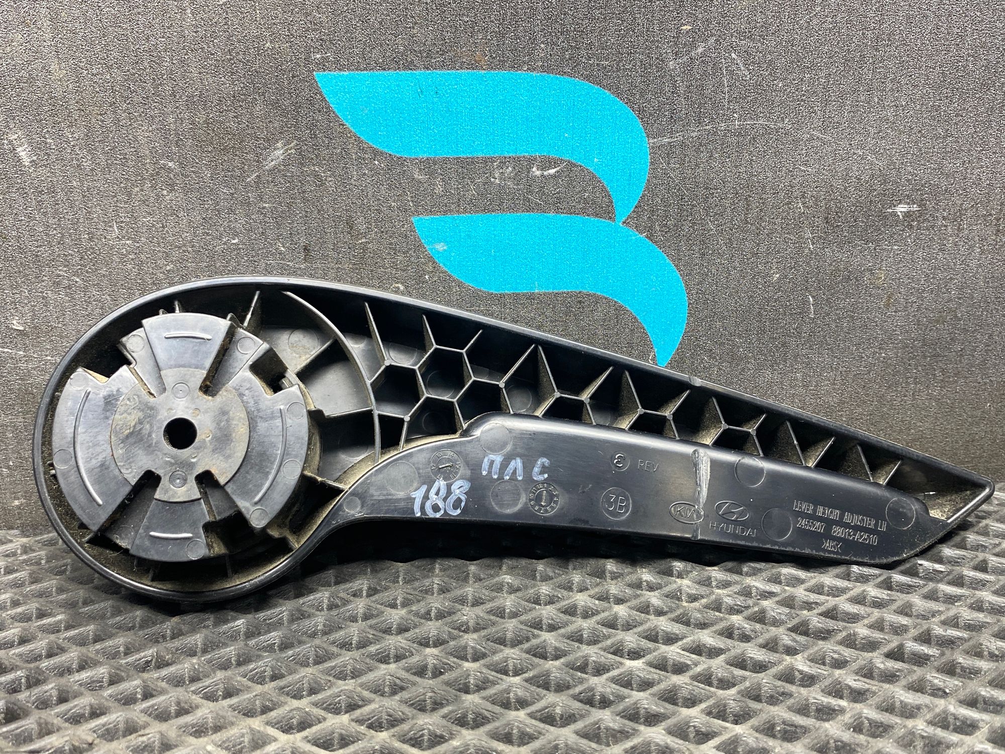 https://ycs.partsauto.market/partsauto-images/thmbs/userImages/c8f07ba63eb5b2f0f6006ea854bf8f7d/part/021925ac-2180-4a2b-981f-df008075b209_1777380303177.jpg