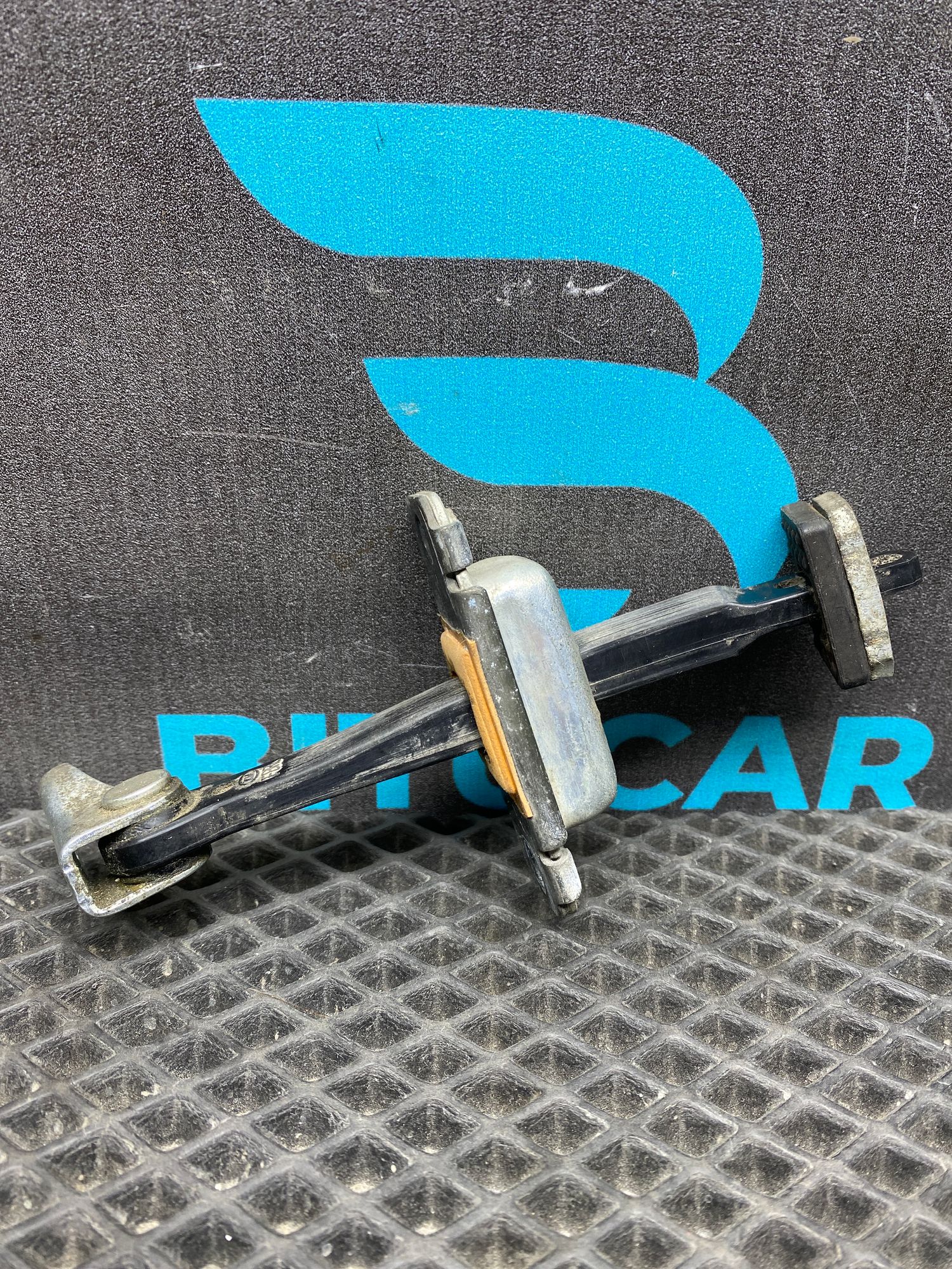 https://ycs.partsauto.market/partsauto-images/thmbs/userImages/c8f07ba63eb5b2f0f6006ea854bf8f7d/part/02956894-3b1b-47d8-b75f-7b46b7516776_1776854189097.jpg