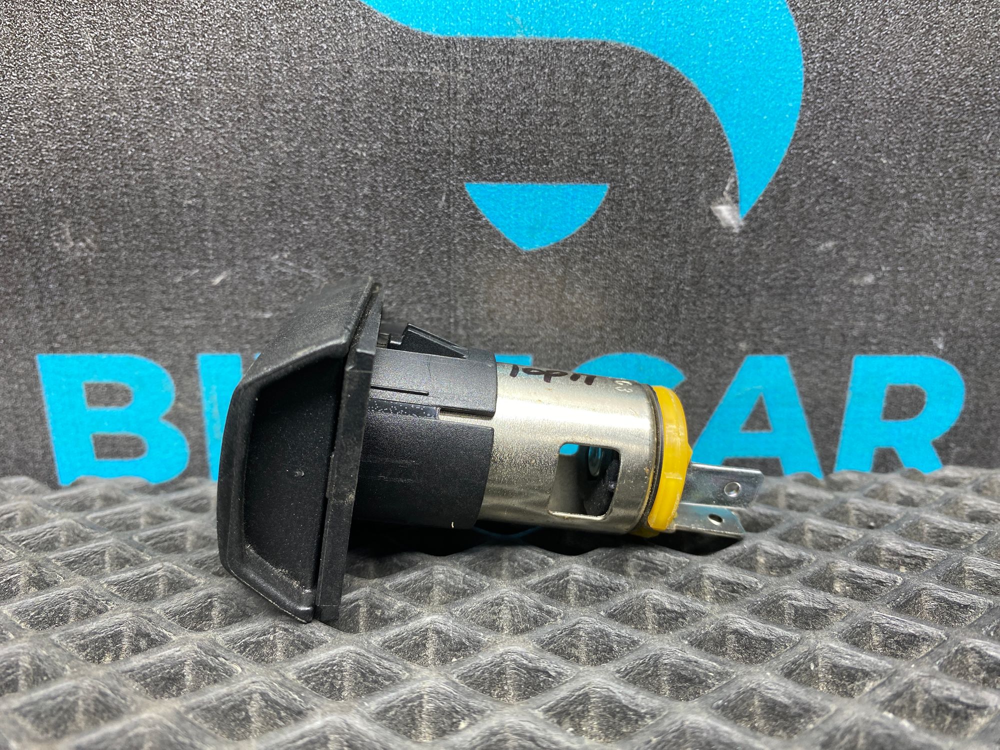 Б/У Розетка 12V прикуривателя Kia Rio 4 (G4FG) 1.6L AT 2021, 890 рублей, Краснодар