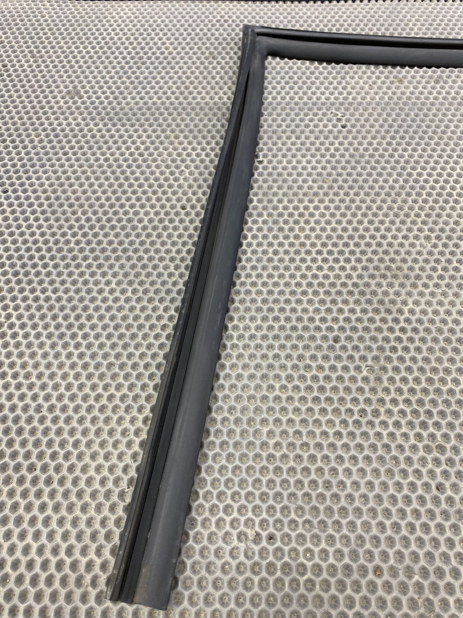 https://ycs.partsauto.market/partsauto-images/thmbs/userImages/c8f07ba63eb5b2f0f6006ea854bf8f7d/part/03550511-8ce5-4501-86f5-34d7b2d29ad2_1777211221051.jpg