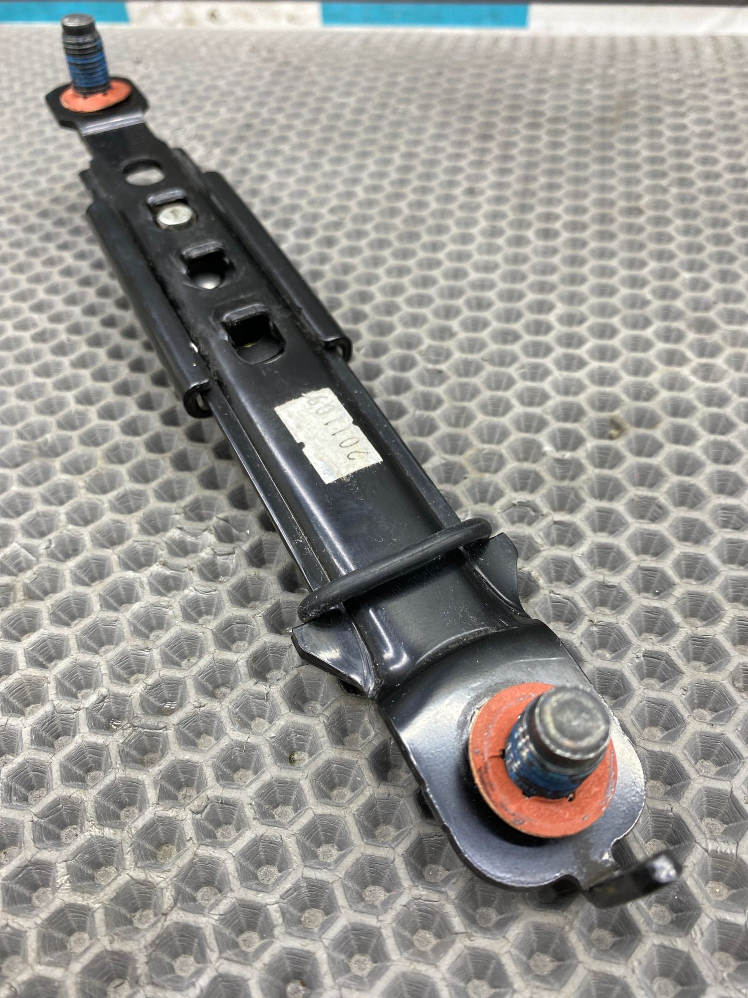 https://ycs.partsauto.market/partsauto-images/thmbs/userImages/c8f07ba63eb5b2f0f6006ea854bf8f7d/part/03654356-6fb1-42da-807f-0e0d11e2126b_1775044043453.jpg