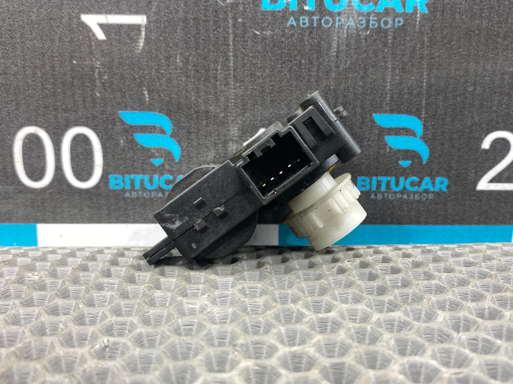 https://ycs.partsauto.market/partsauto-images/thmbs/userImages/c8f07ba63eb5b2f0f6006ea854bf8f7d/part/03f45640-04d0-4a4c-bdca-7ed6df59ec95_1769261592413.jpg