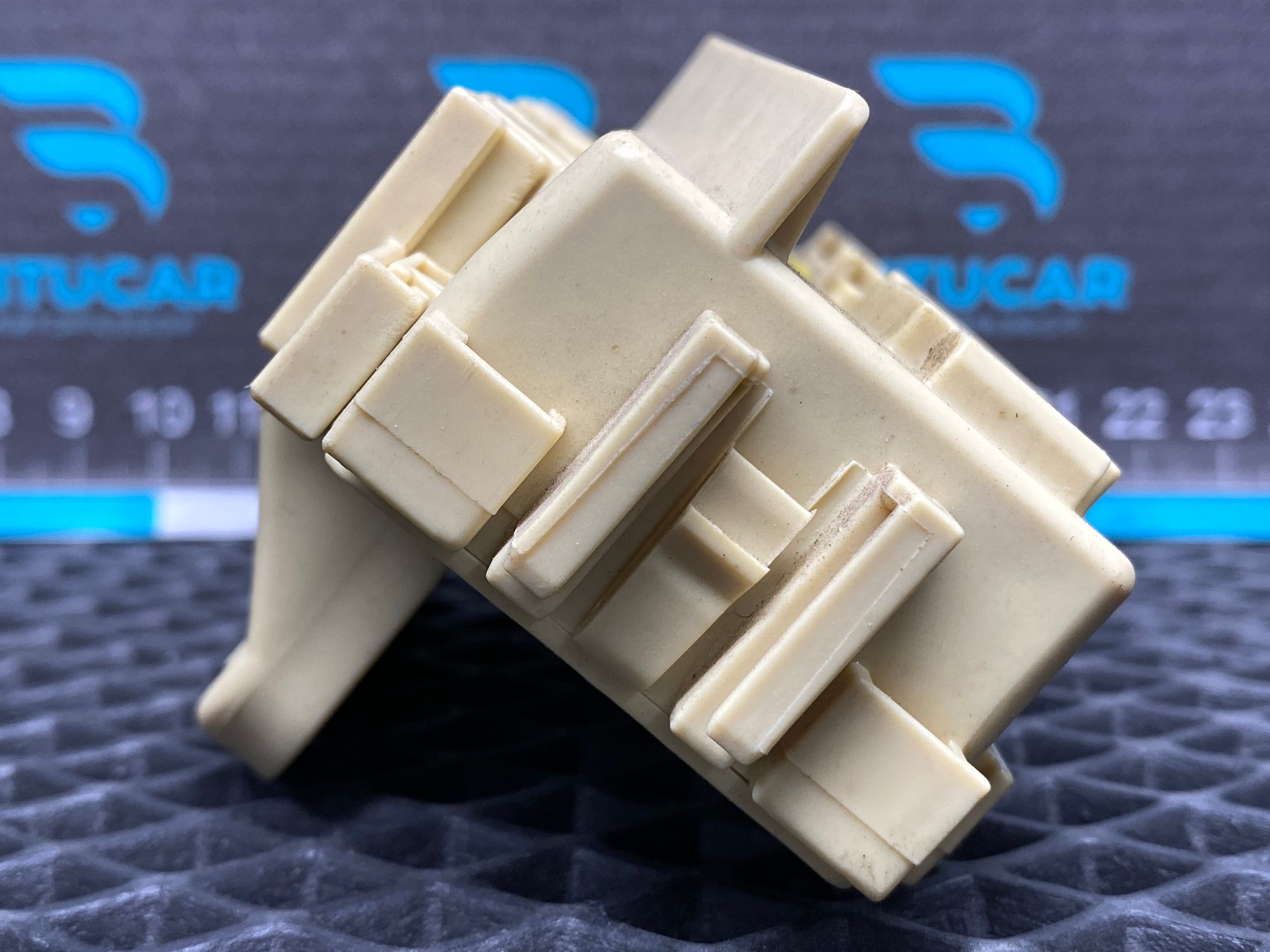 https://ycs.partsauto.market/partsauto-images/thmbs/userImages/c8f07ba63eb5b2f0f6006ea854bf8f7d/part/043d02c7-6ef1-4436-af4e-bf59722f0b06_1777715263501.jpg