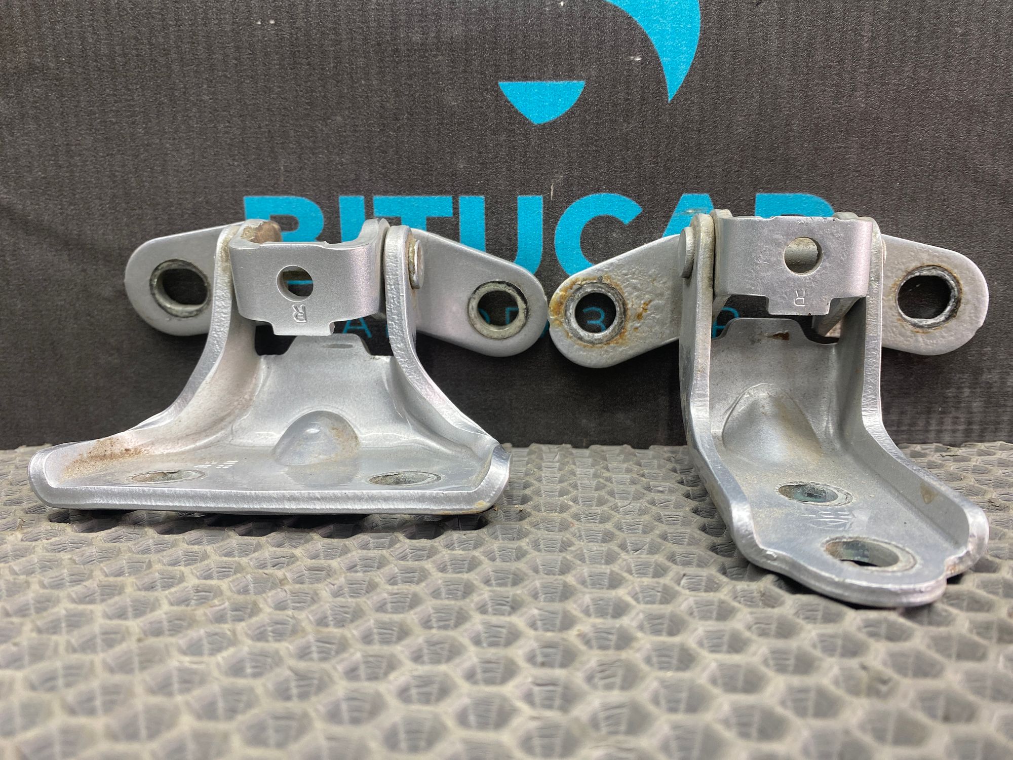https://ycs.partsauto.market/partsauto-images/thmbs/userImages/c8f07ba63eb5b2f0f6006ea854bf8f7d/part/04bc1cf0-d3a0-4c35-a7b5-b93a4687186f_1777547640936.jpg