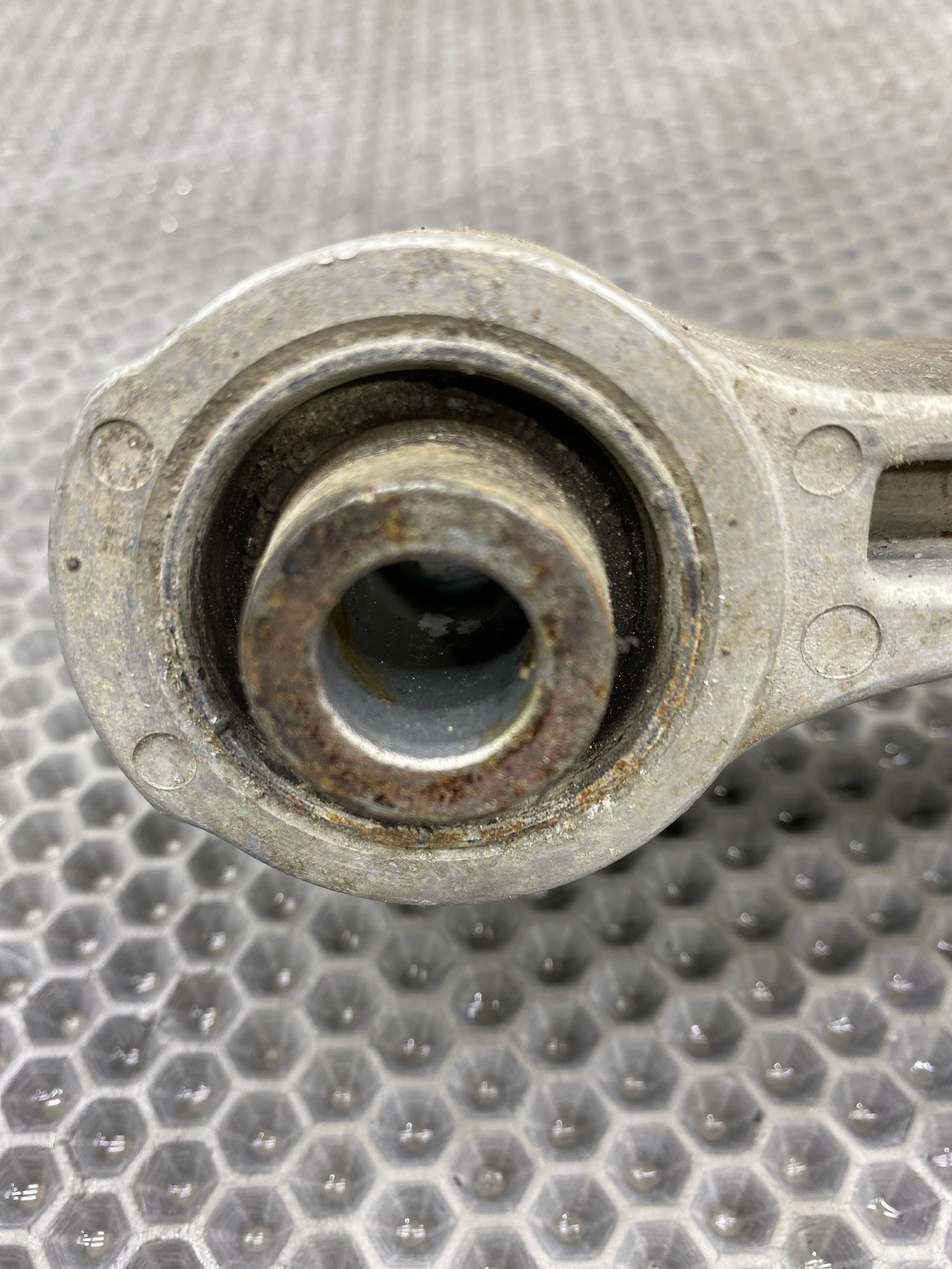 https://ycs.partsauto.market/partsauto-images/thmbs/userImages/c8f07ba63eb5b2f0f6006ea854bf8f7d/part/050f9179-f90b-4187-ab99-ae503505d137_1775200640641.jpg
