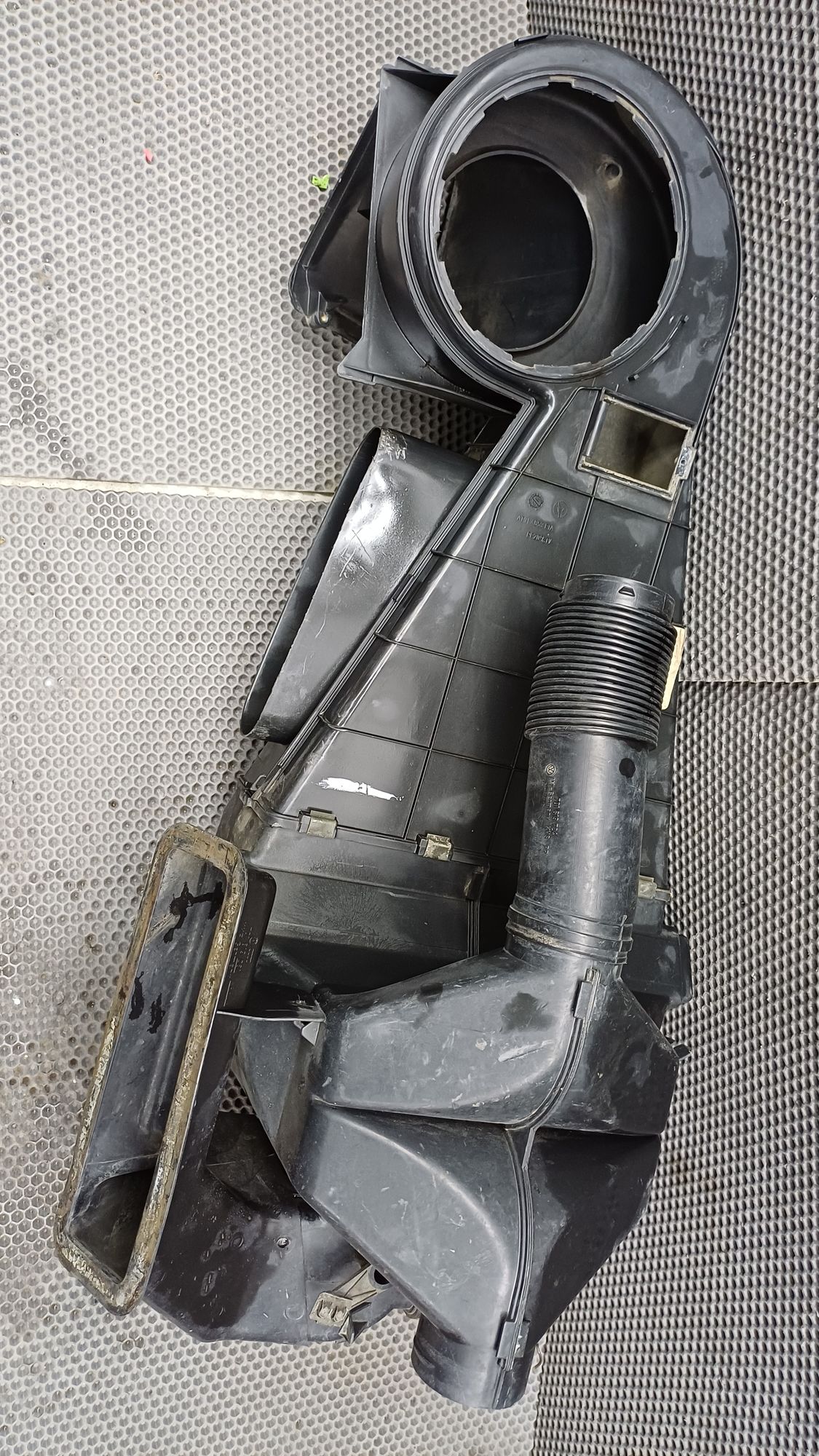 https://ycs.partsauto.market/partsauto-images/thmbs/userImages/c8f07ba63eb5b2f0f6006ea854bf8f7d/part/0520fdfb-0ffe-4c4c-8e4d-ff6fa12320f4_1774363155067.jpg