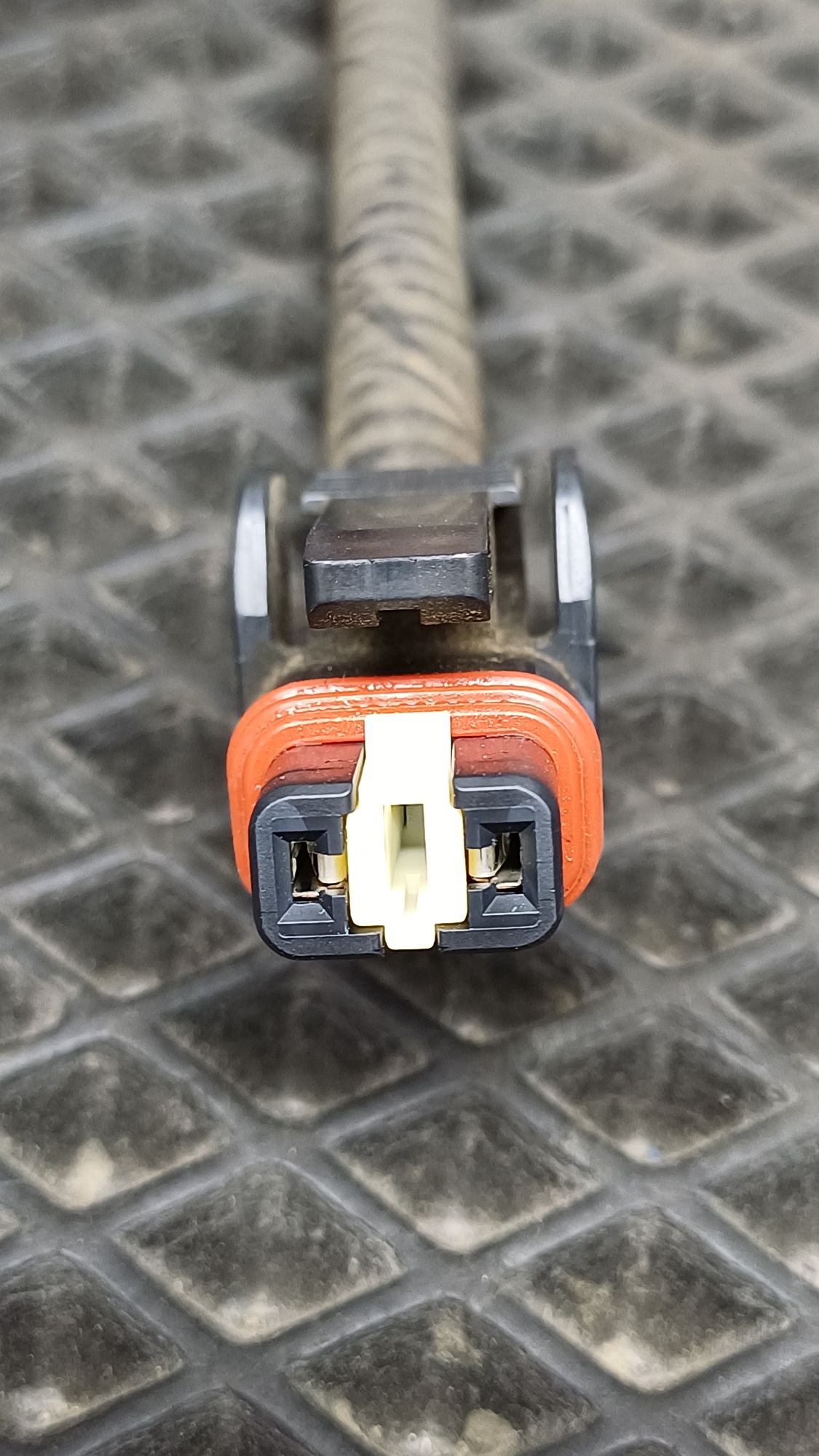 https://ycs.partsauto.market/partsauto-images/thmbs/userImages/c8f07ba63eb5b2f0f6006ea854bf8f7d/part/05543795-d44b-4086-8510-4f5b1838a6fd_1777554704847.jpg