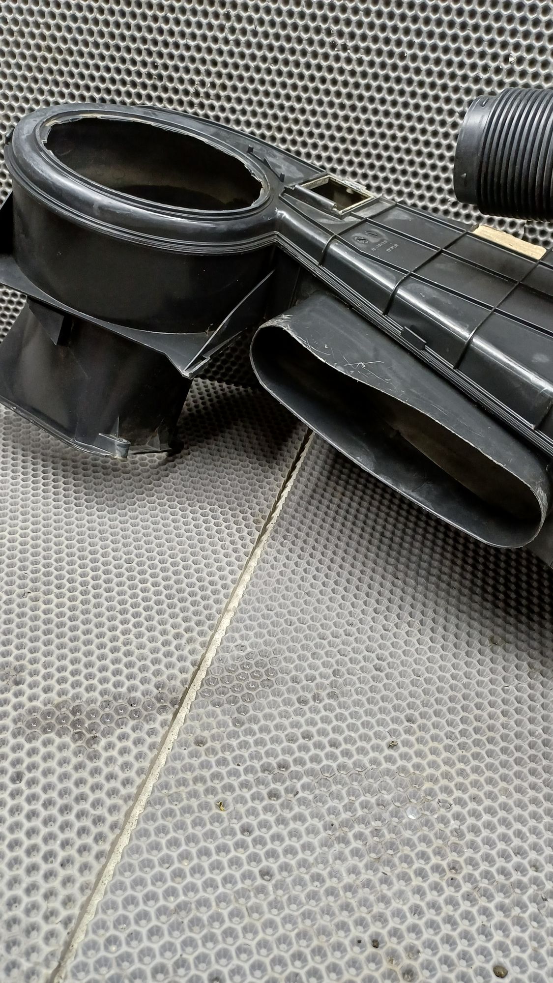 https://ycs.partsauto.market/partsauto-images/thmbs/userImages/c8f07ba63eb5b2f0f6006ea854bf8f7d/part/058fb85a-308e-4afd-bf28-40d141776020_1774363154725.jpg