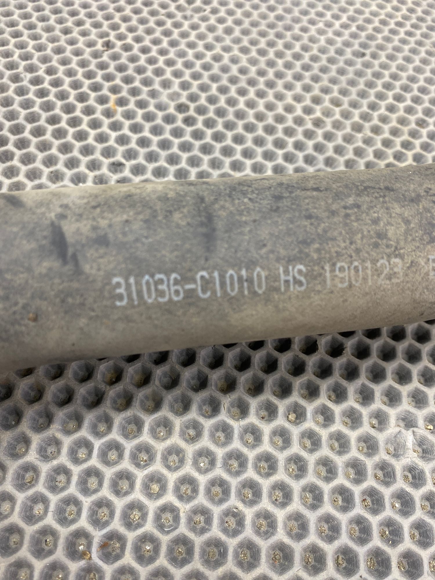 https://ycs.partsauto.market/partsauto-images/thmbs/userImages/c8f07ba63eb5b2f0f6006ea854bf8f7d/part/05cde9b9-4e1a-4642-954e-fe7b0419a132_1777470169112.jpg