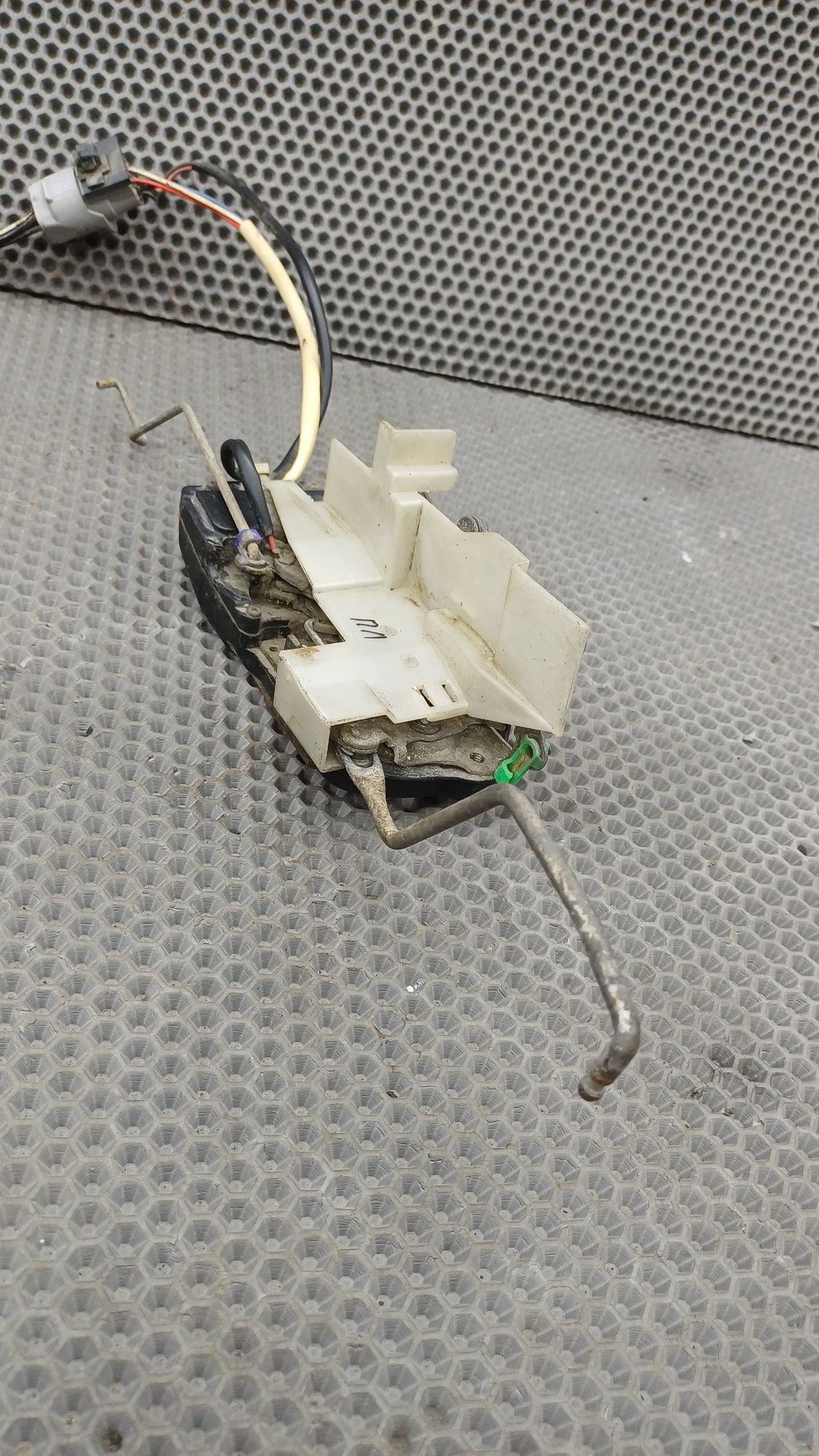 Б/У Замок двери левой передней Toyota CARINA E 6 дорест. 1992—1996 1994 Зеленый, 990 рублей, Краснодар