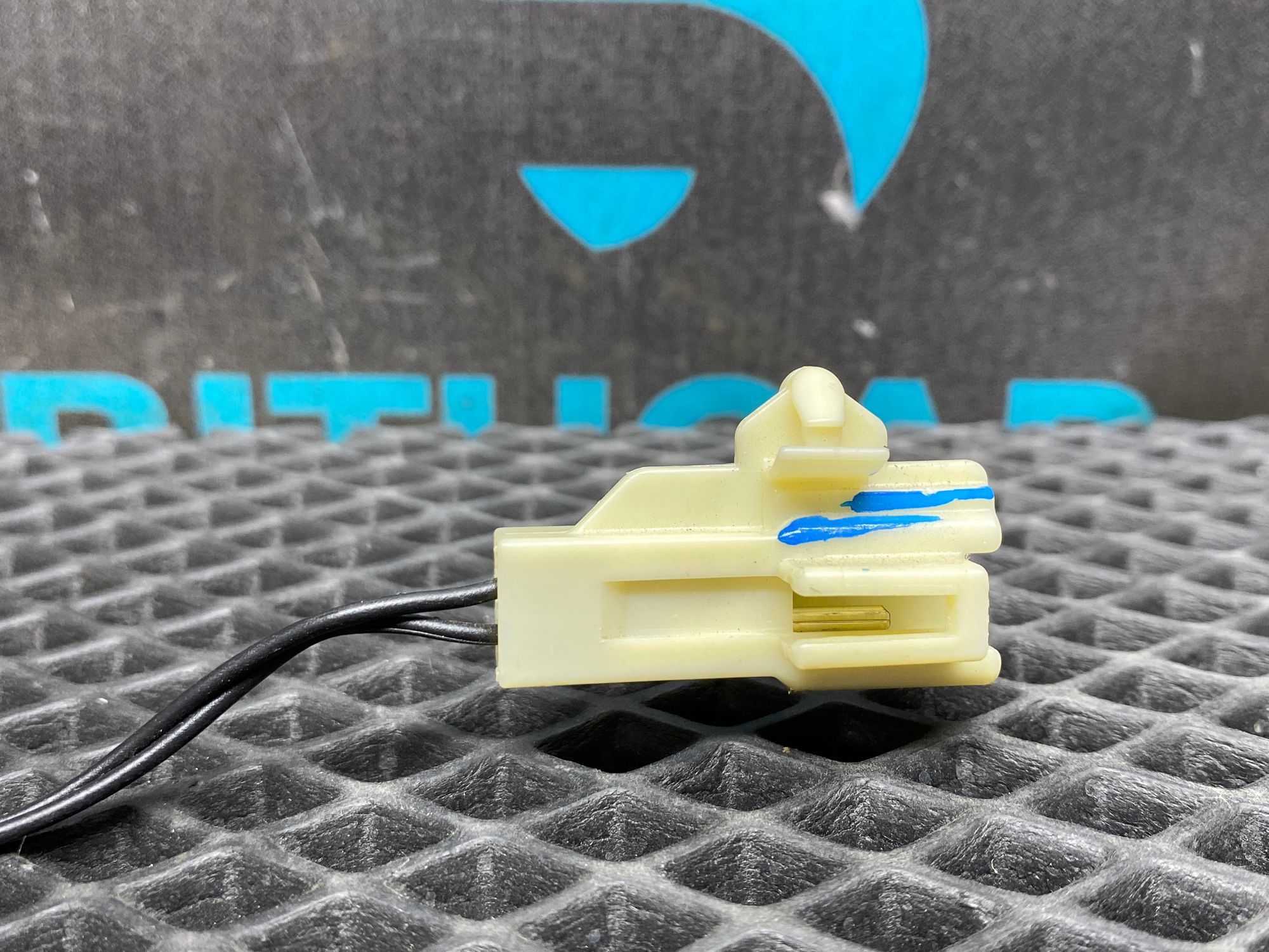 https://ycs.partsauto.market/partsauto-images/thmbs/userImages/c8f07ba63eb5b2f0f6006ea854bf8f7d/part/072721af-cf09-4374-962f-da45d32e9b5e_1777725314580.jpg