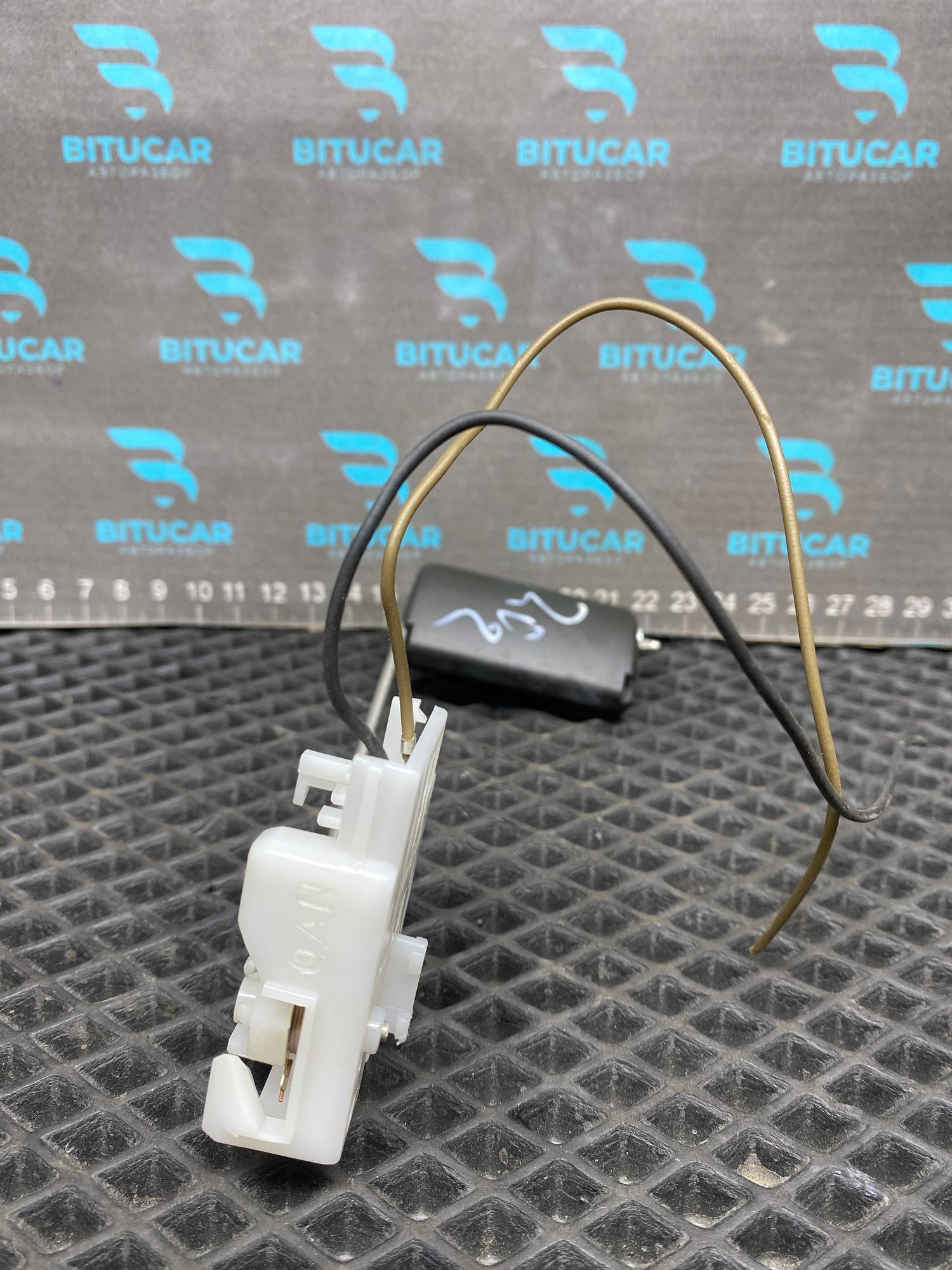 https://ycs.partsauto.market/partsauto-images/thmbs/userImages/c8f07ba63eb5b2f0f6006ea854bf8f7d/part/078887b3-fa84-489d-8a0e-3ce2d1df7e83_1777358968995.jpg