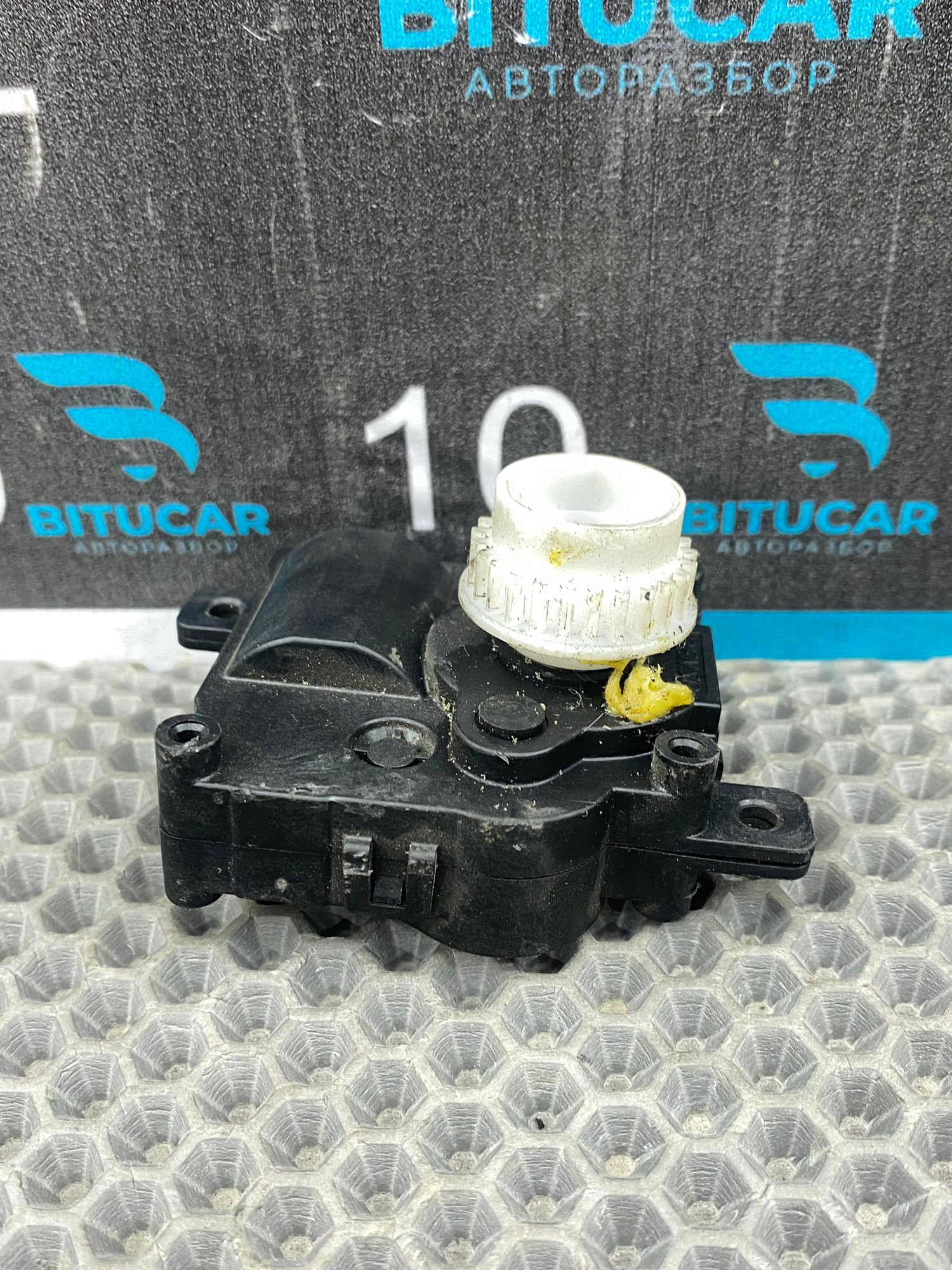 https://ycs.partsauto.market/partsauto-images/thmbs/userImages/c8f07ba63eb5b2f0f6006ea854bf8f7d/part/07f33128-ecf7-47a3-ac4f-758237489f98_1769261592614.jpg