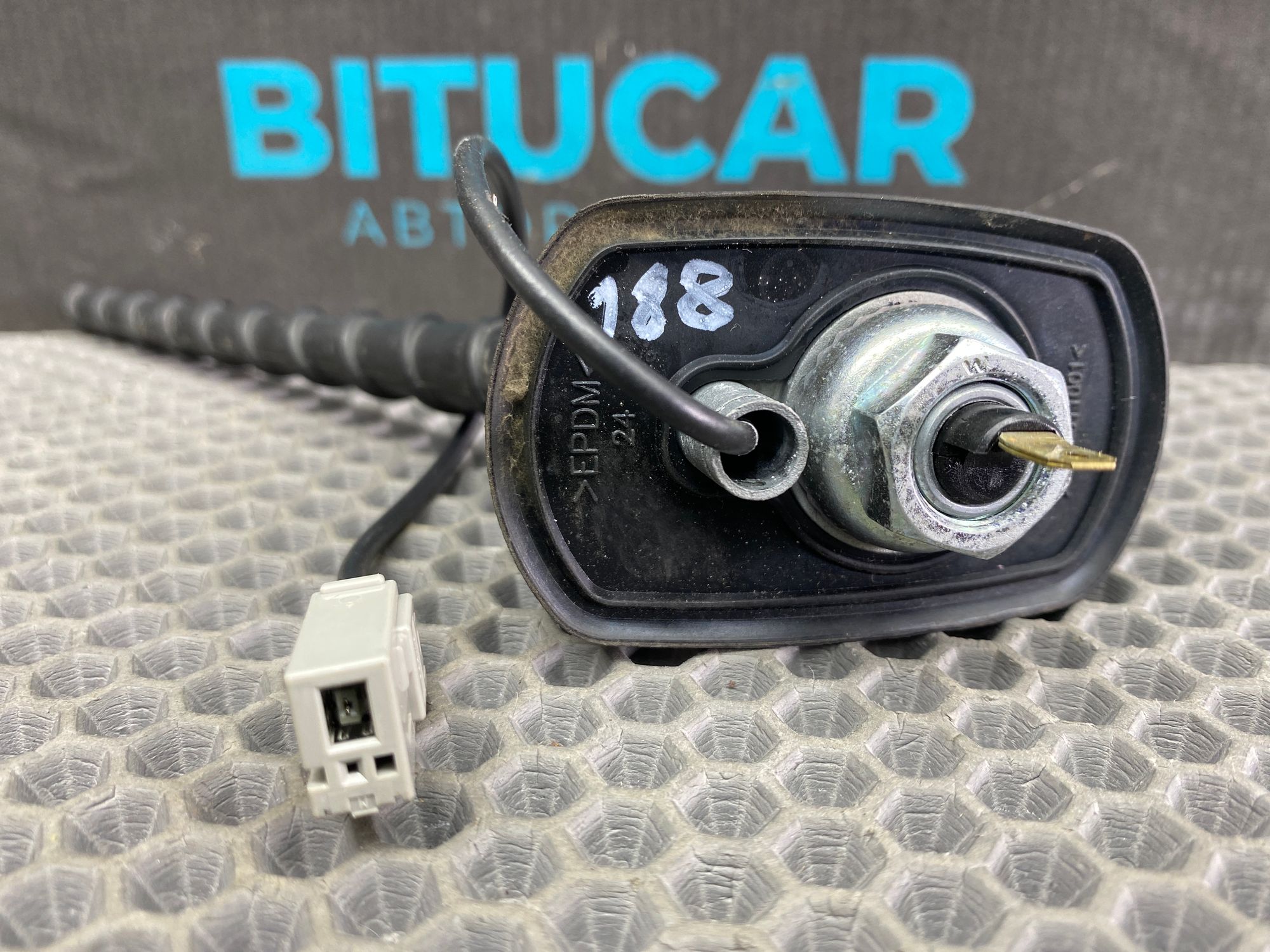 https://ycs.partsauto.market/partsauto-images/thmbs/userImages/c8f07ba63eb5b2f0f6006ea854bf8f7d/part/0830fa96-0743-47a2-bc0a-81bcb917b3d8_1777536665493.jpg