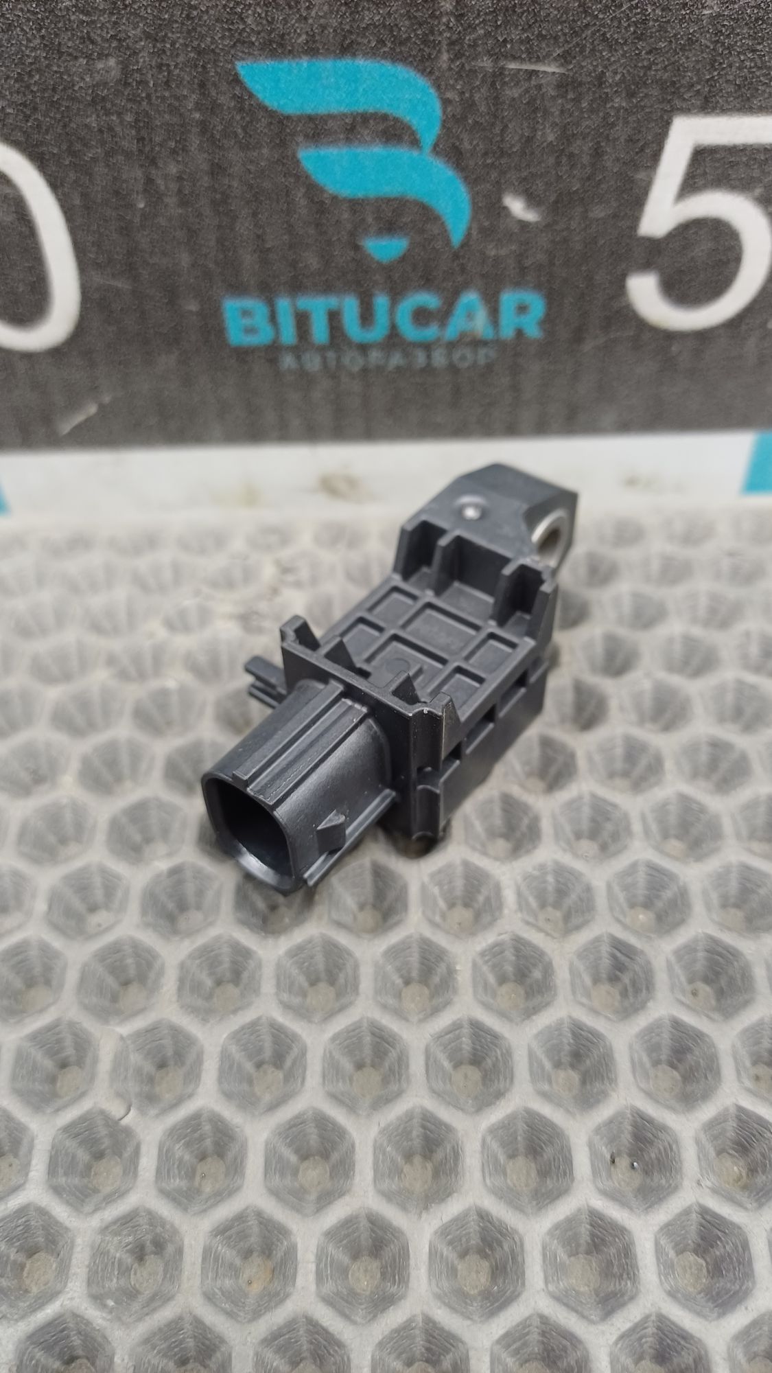 https://ycs.partsauto.market/partsauto-images/thmbs/userImages/c8f07ba63eb5b2f0f6006ea854bf8f7d/part/0868b910-ba49-492f-a70d-5076fb2a5f0d_1775546429451.jpg