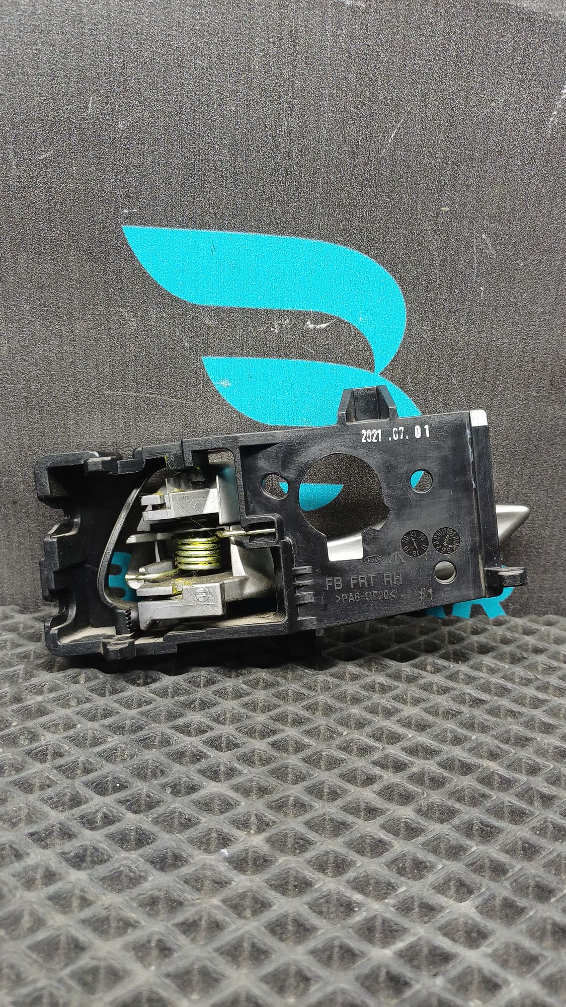 https://ycs.partsauto.market/partsauto-images/thmbs/userImages/c8f07ba63eb5b2f0f6006ea854bf8f7d/part/092d063a-1119-449a-8827-12a62eb08e0e_1776843587375.jpg