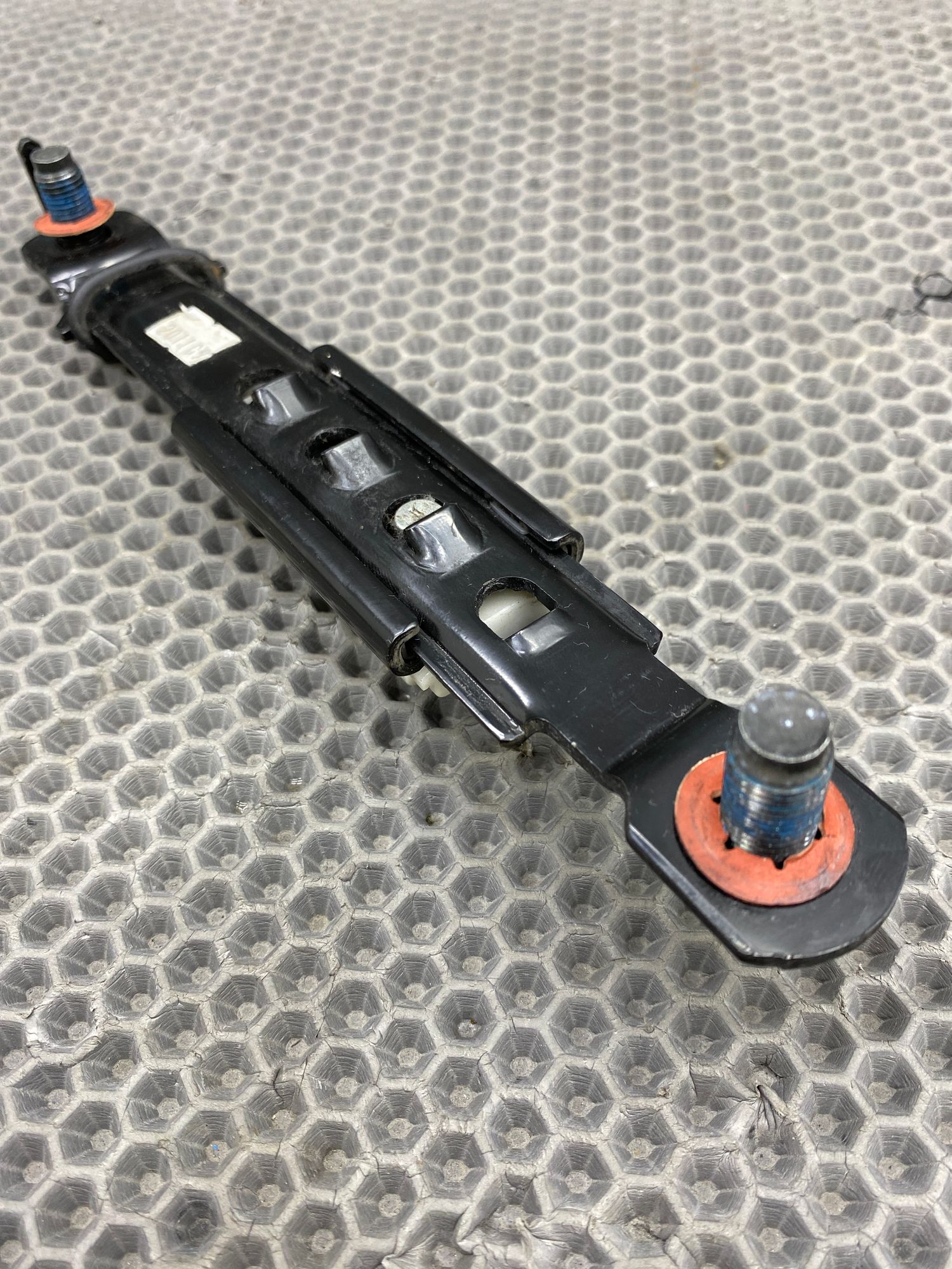 https://ycs.partsauto.market/partsauto-images/thmbs/userImages/c8f07ba63eb5b2f0f6006ea854bf8f7d/part/09874257-ba95-4125-a83e-6cab47577fa1_1775044043899.jpg