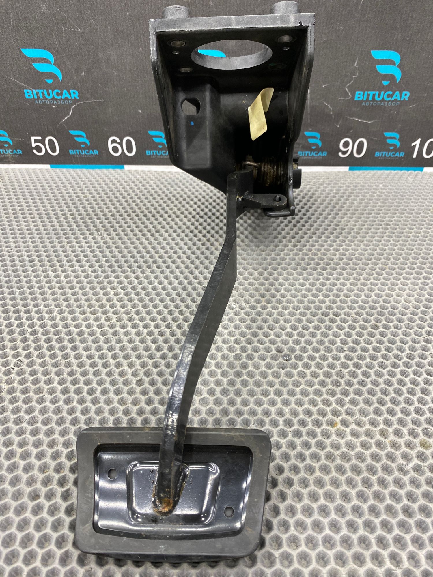 https://ycs.partsauto.market/partsauto-images/thmbs/userImages/c8f07ba63eb5b2f0f6006ea854bf8f7d/part/0a37afbe-8fa4-4312-8003-b61799f7fbbb_1775034413118.jpg