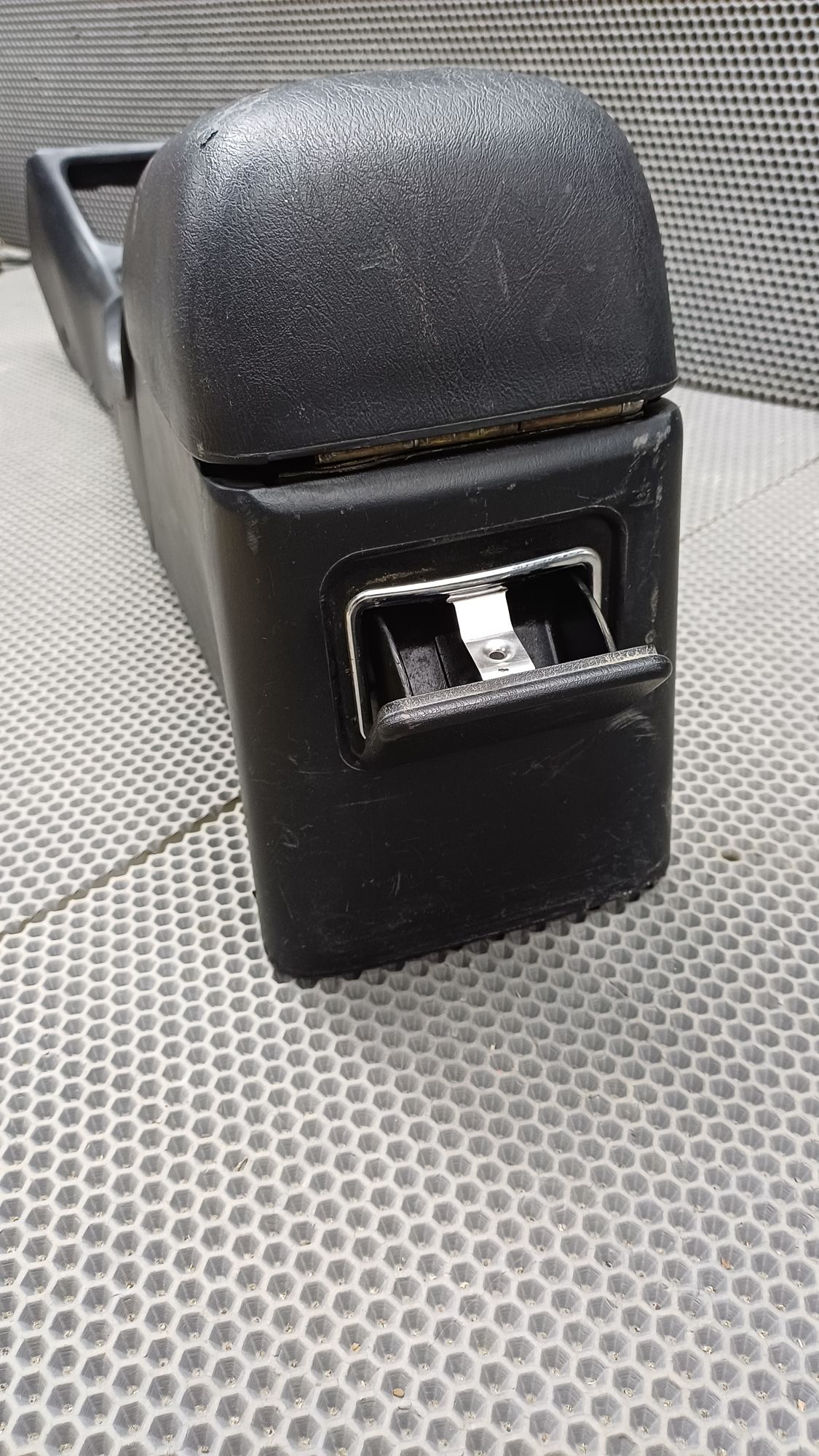 https://ycs.partsauto.market/partsauto-images/thmbs/userImages/c8f07ba63eb5b2f0f6006ea854bf8f7d/part/0aa56bcf-3826-438b-9421-49348af76a42_1774511457104.jpg