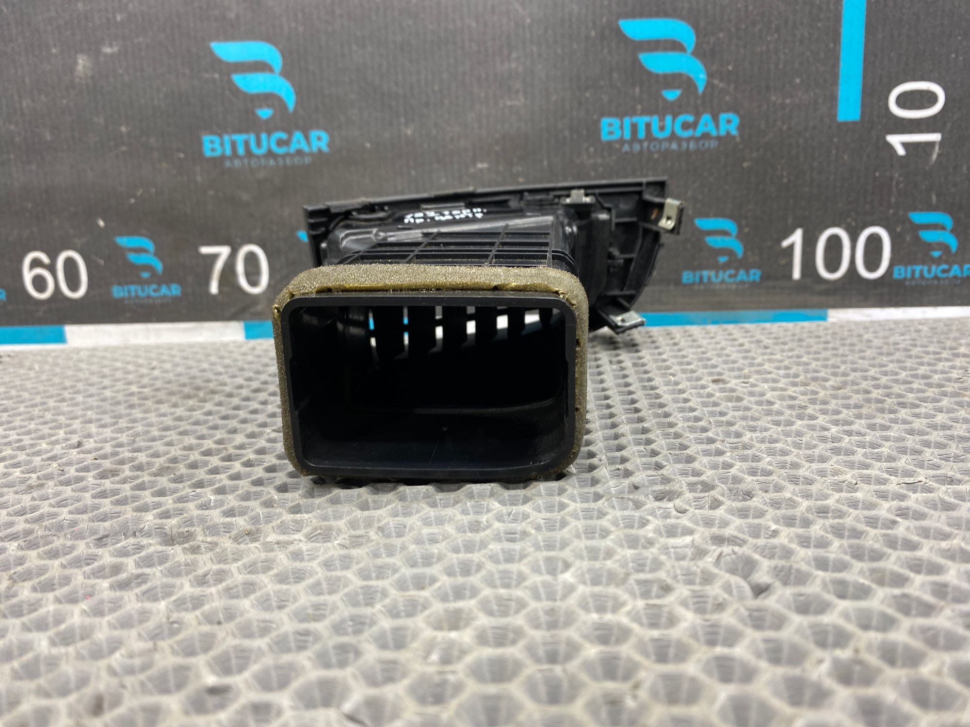 https://ycs.partsauto.market/partsauto-images/thmbs/userImages/c8f07ba63eb5b2f0f6006ea854bf8f7d/part/0b43eaad-0155-4e8d-97a3-e4af4fea132a_1767958033580.jpg
