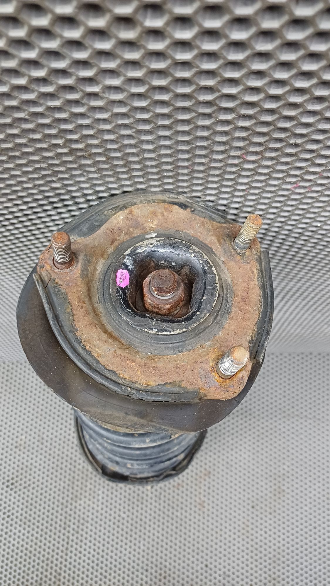 Б/У Амортизатор задний левый в сборе с пружиной Toyota CARINA E 6 дорест. 1992—1996 1994 Зеленый, 2490 рублей, Краснодар