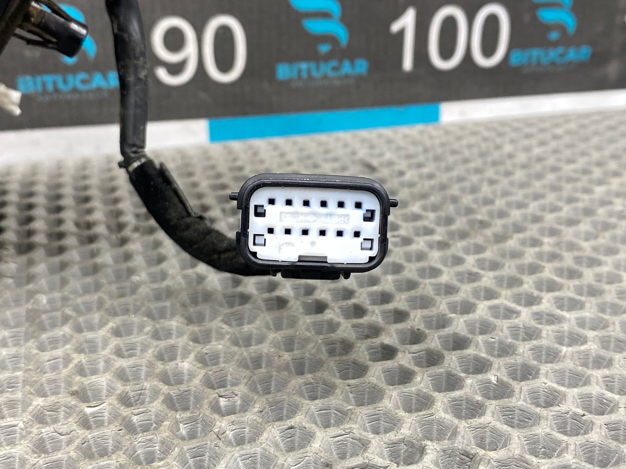 https://ycs.partsauto.market/partsauto-images/thmbs/userImages/c8f07ba63eb5b2f0f6006ea854bf8f7d/part/0c98d127-9f2b-443e-a2ad-45b2b01f0432_1769441496033.jpg