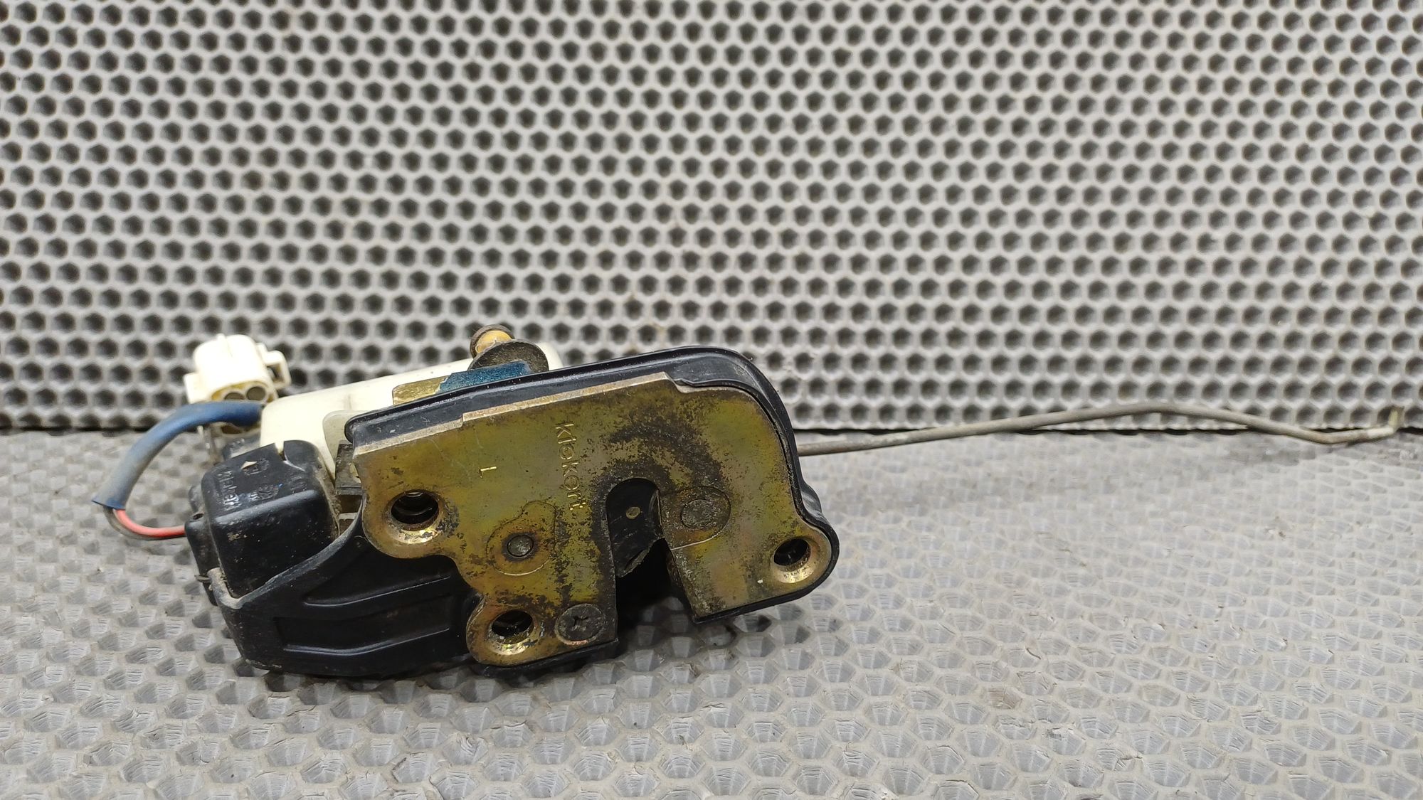 Б/У Замок двери левой задней Toyota CARINA E 6 дорест. 1992—1996 1994 Зеленый, 990 рублей, Краснодар