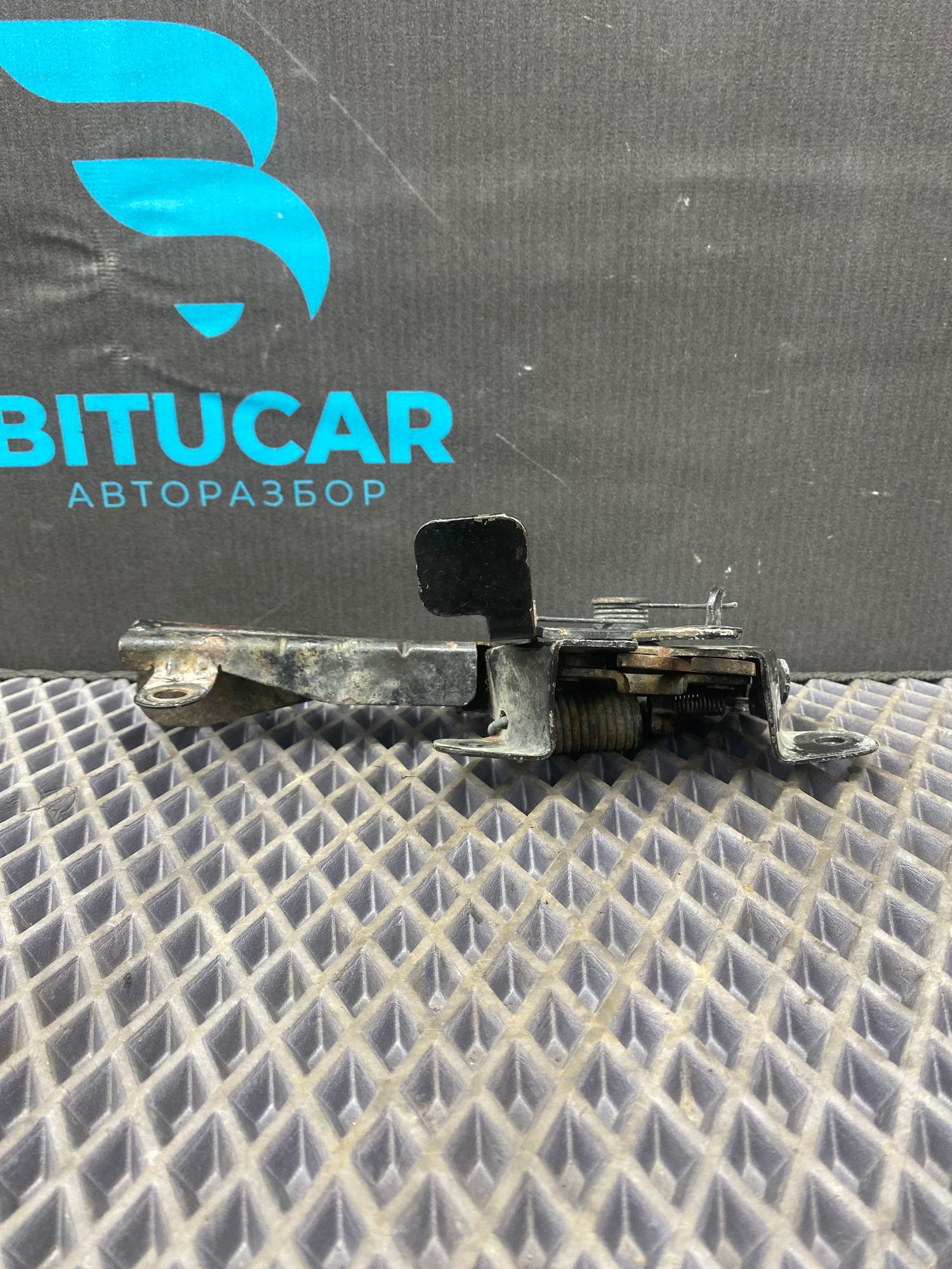https://ycs.partsauto.market/partsauto-images/thmbs/userImages/c8f07ba63eb5b2f0f6006ea854bf8f7d/part/0ce9a180-c68b-4187-b094-c90254191add_1772105130230.jpg