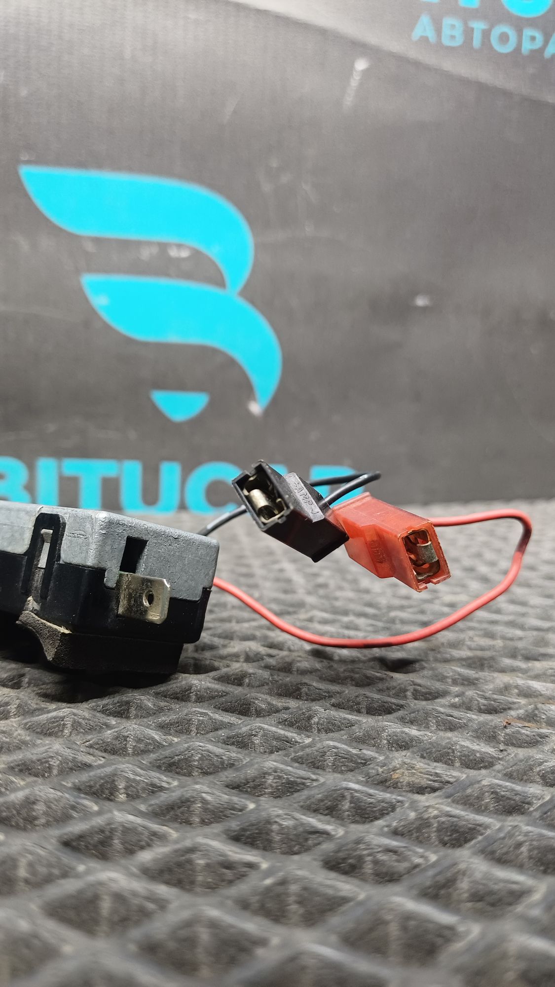 https://ycs.partsauto.market/partsauto-images/thmbs/userImages/c8f07ba63eb5b2f0f6006ea854bf8f7d/part/0cf4c3a0-2c04-404a-b7ea-44475c757aaa_1777103160406.jpg