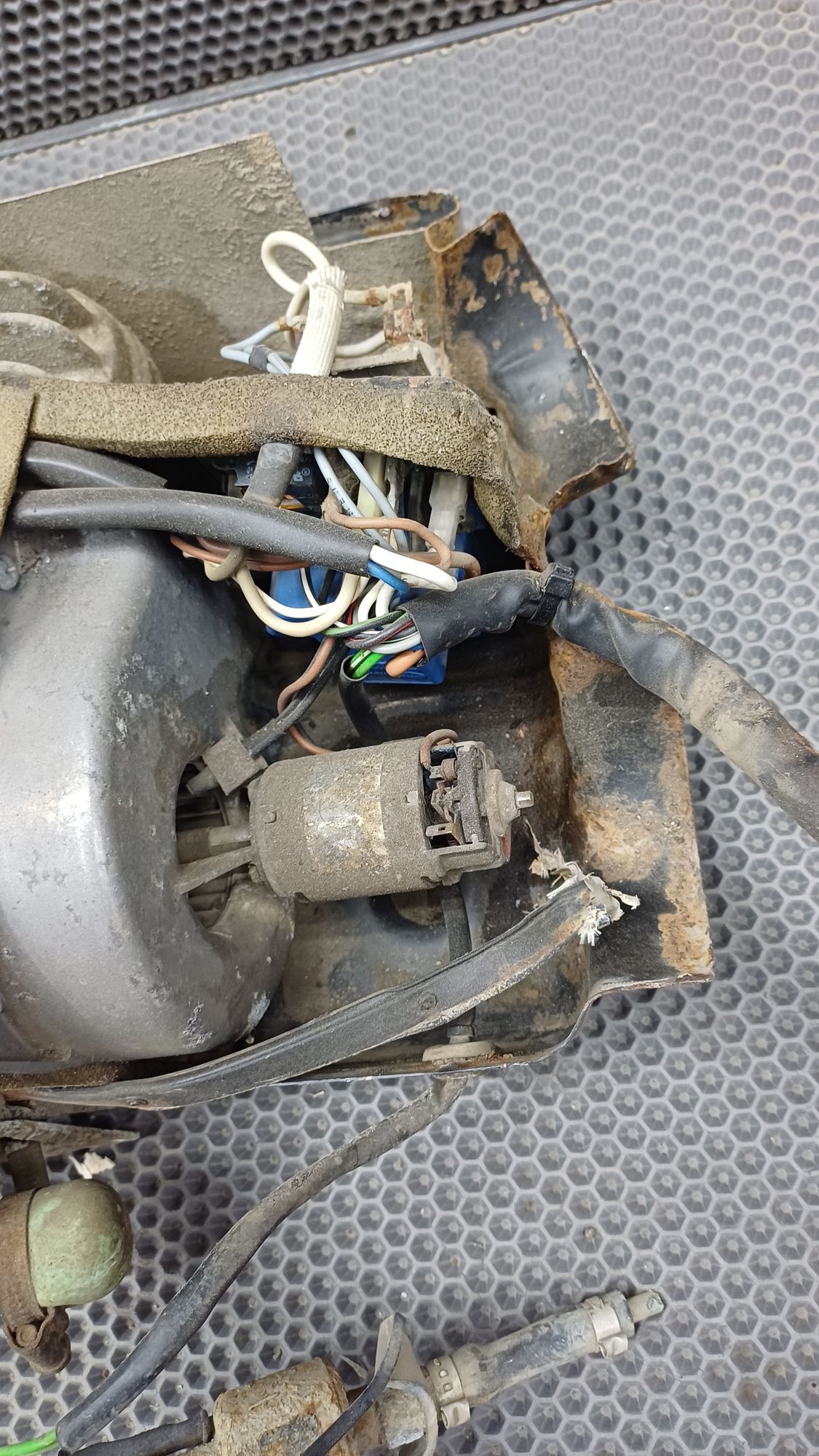 Б/У Автономный отопитель Volkswagen Transporter T4 4 дорест. 1990—2003 1993 синий, 15990 рублей, Краснодар